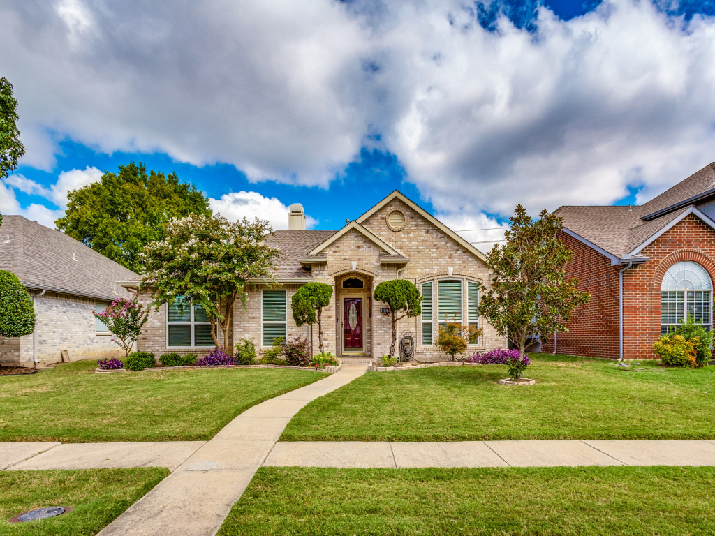 11108 Newport Drive Property Photo 1