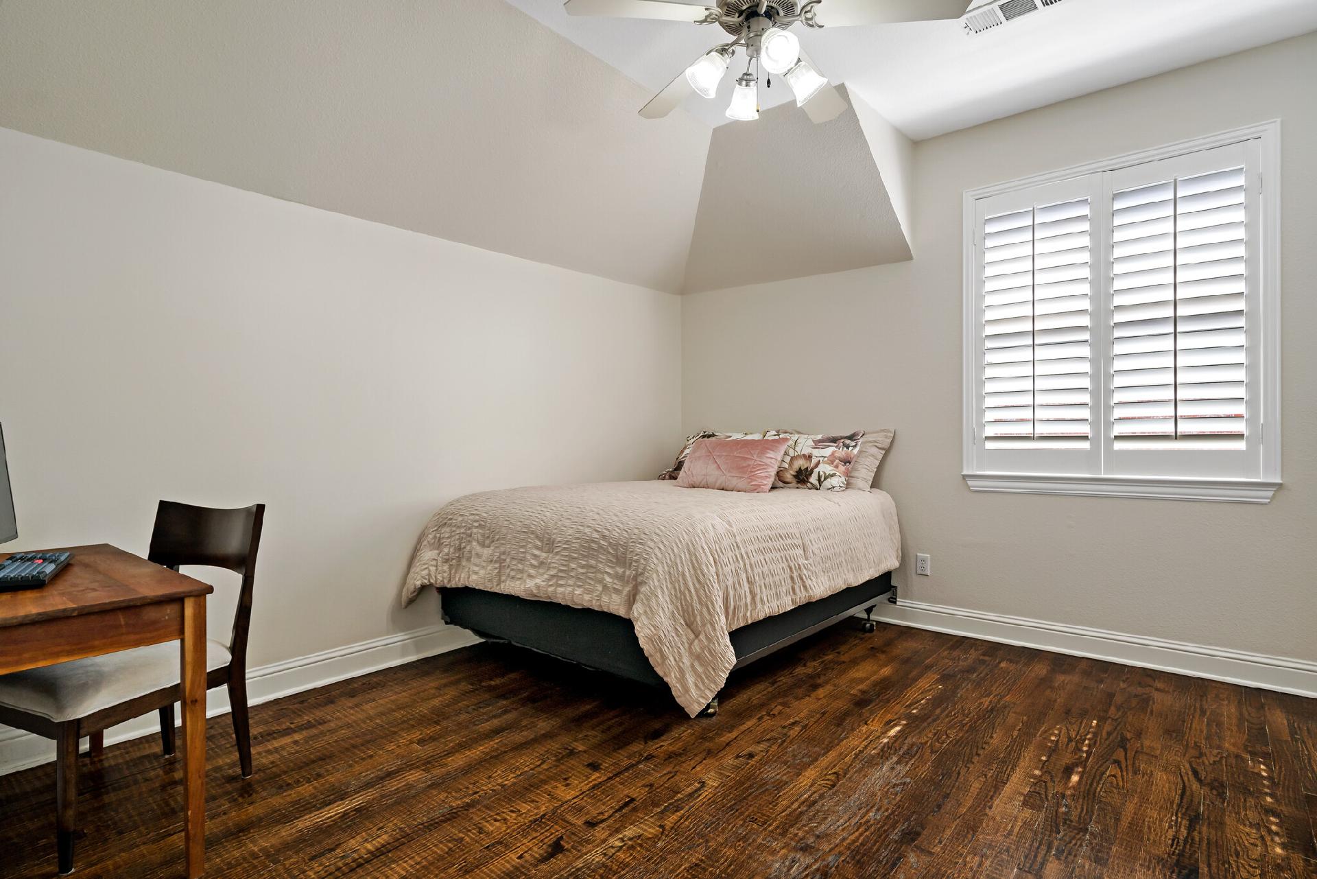 404 Earlston Court Property Photo 41