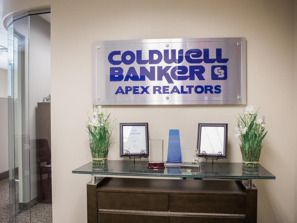 cb desk coldwell banker