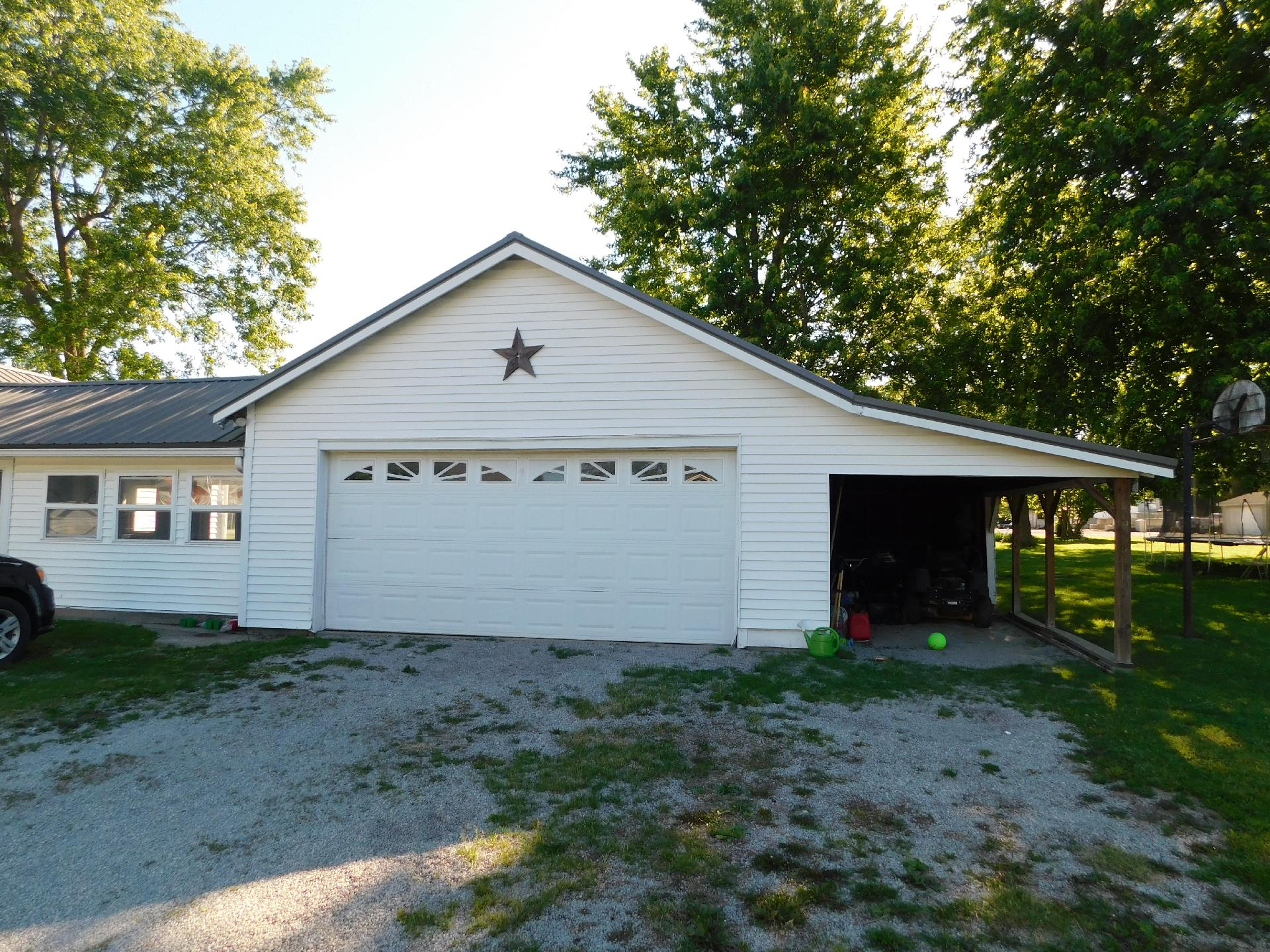 1301 E Main Street Property Photo 3