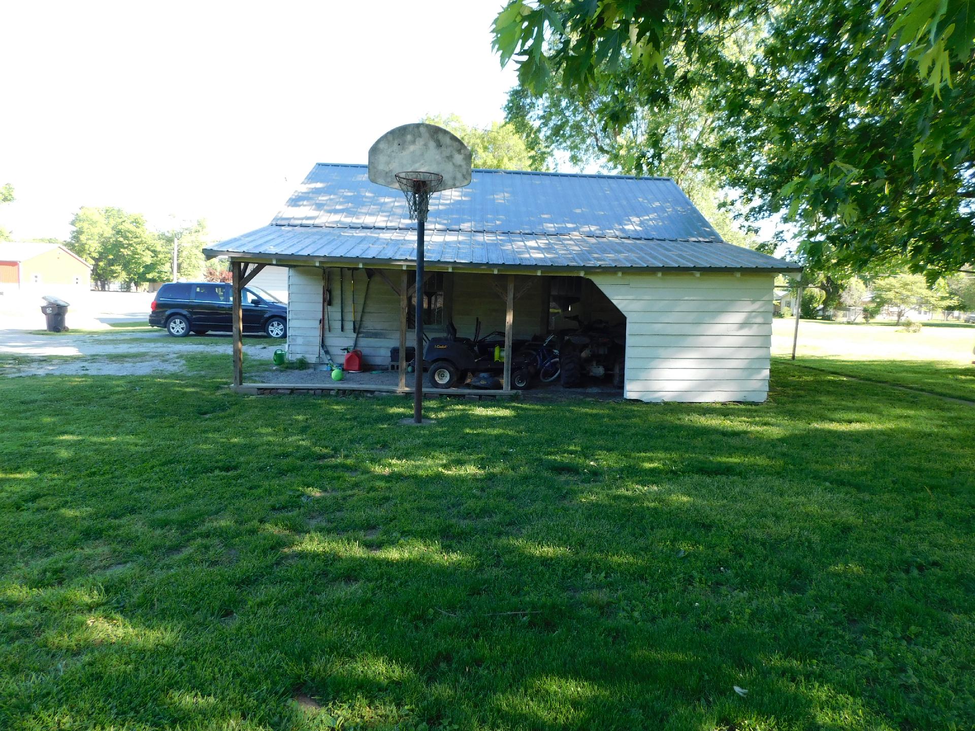 1301 E Main Street Property Photo 10