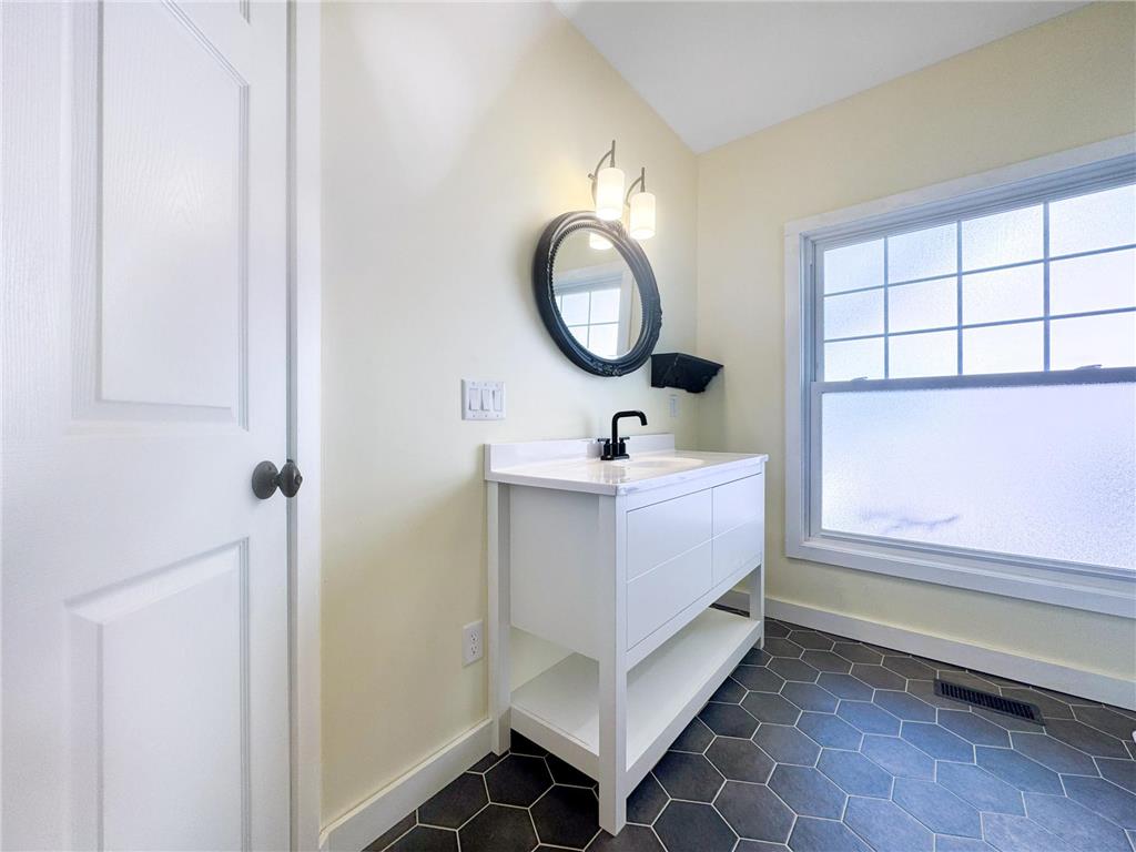 426 Erie Avenue Property Photo 14
