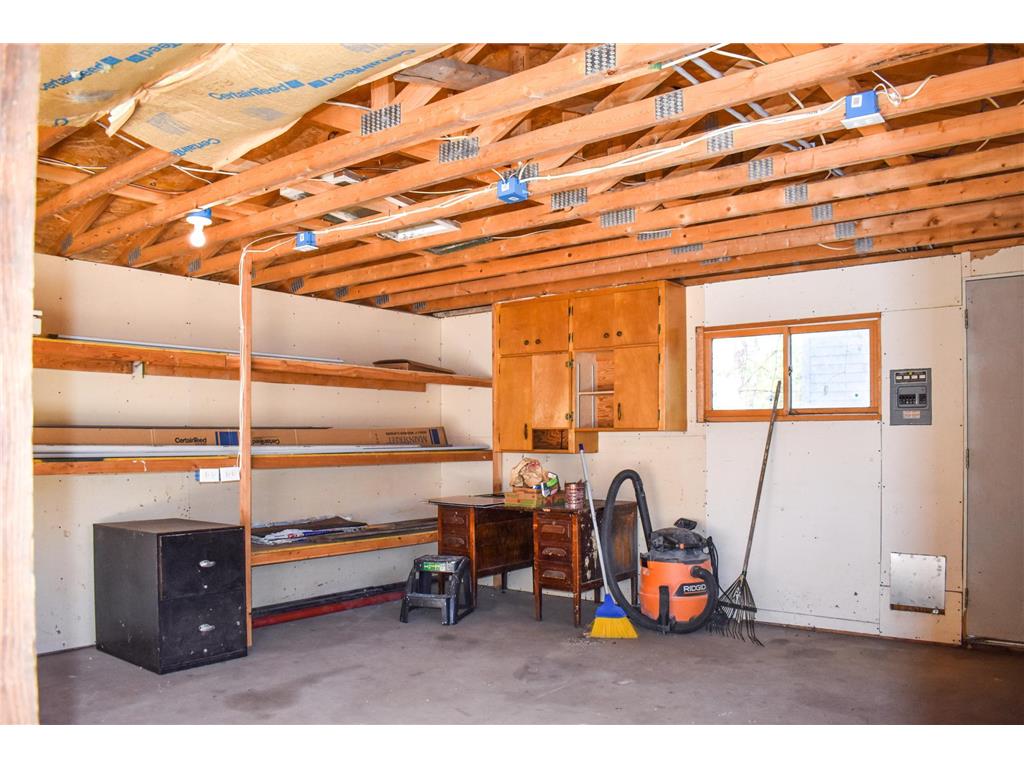 426 Erie Avenue Property Photo 26