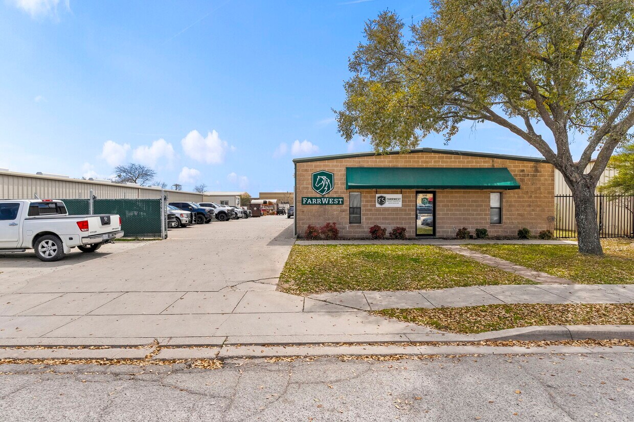 108 Commercial Pl Property Photo 1