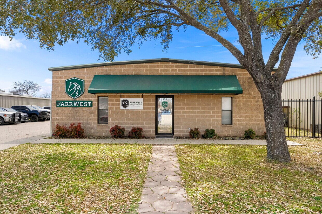 108 Commercial Pl Property Photo 2
