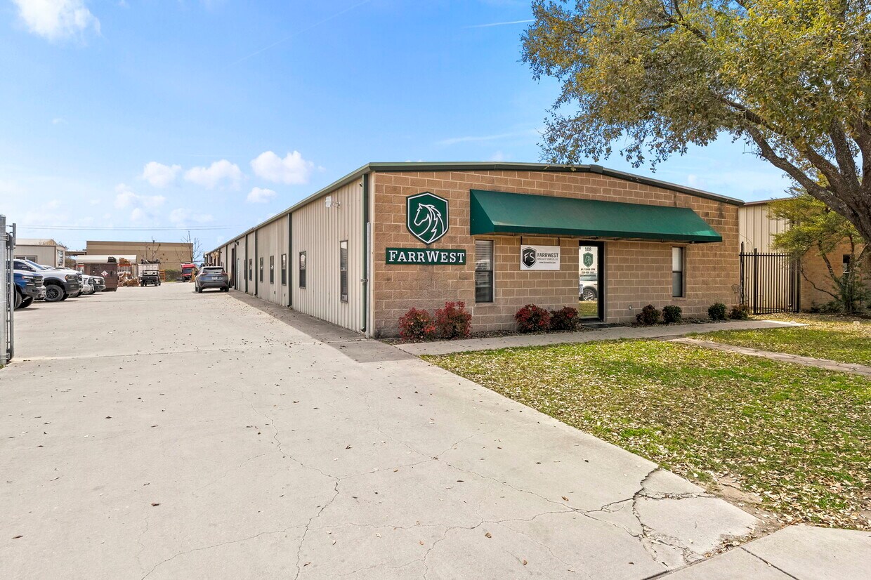 108 Commercial Pl Property Photo 3
