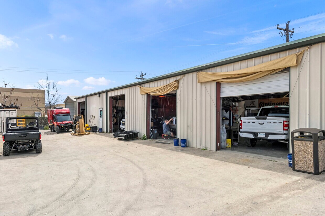 108 Commercial Pl Property Photo 5