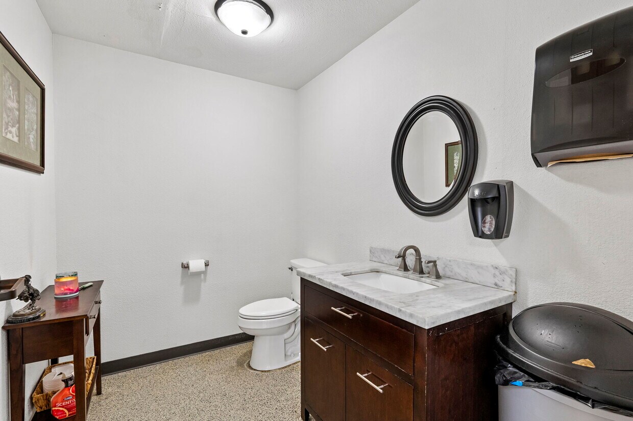 108 Commercial Pl Property Photo 11