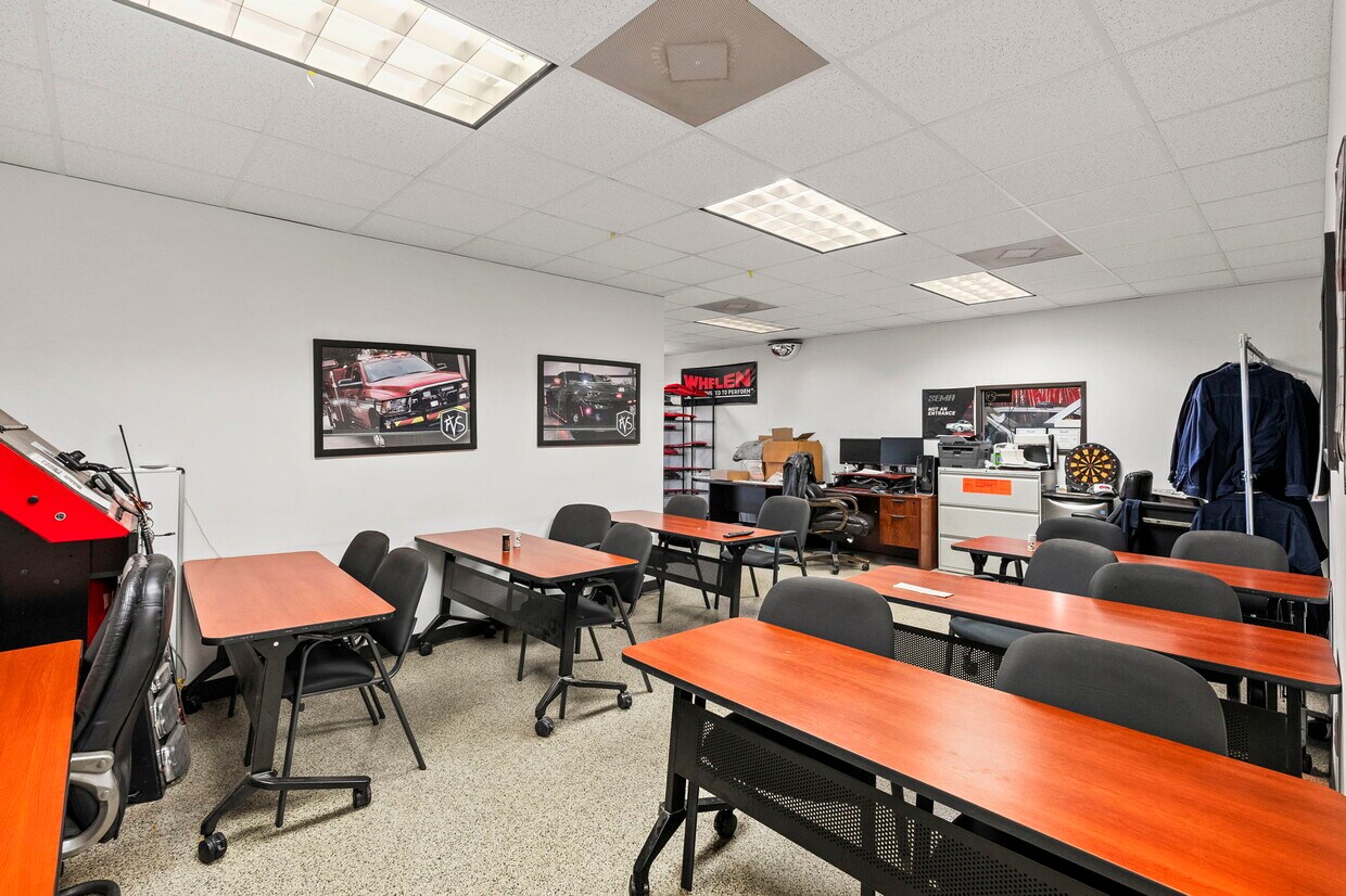 108 Commercial Pl Property Photo 13