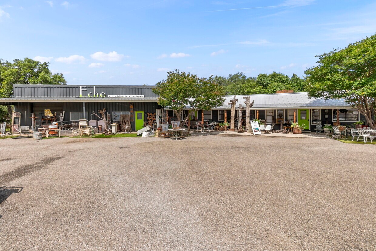 1725 S Us Highway 281 Property Photo 8