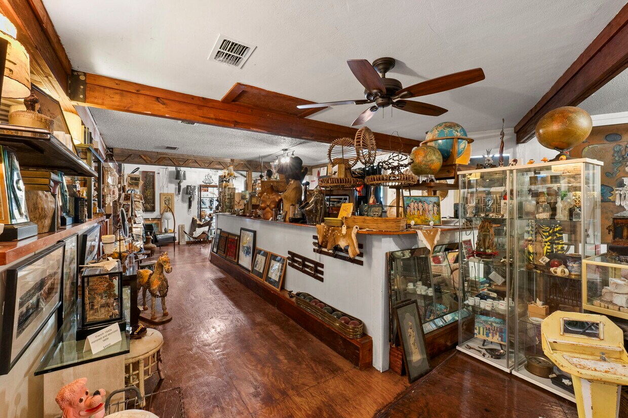 1725 S Us Highway 281 Property Photo 10