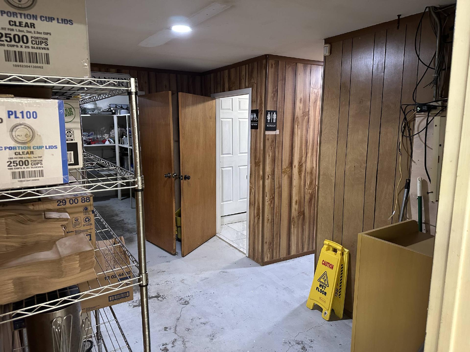 806 East Gravis Property Photo 11
