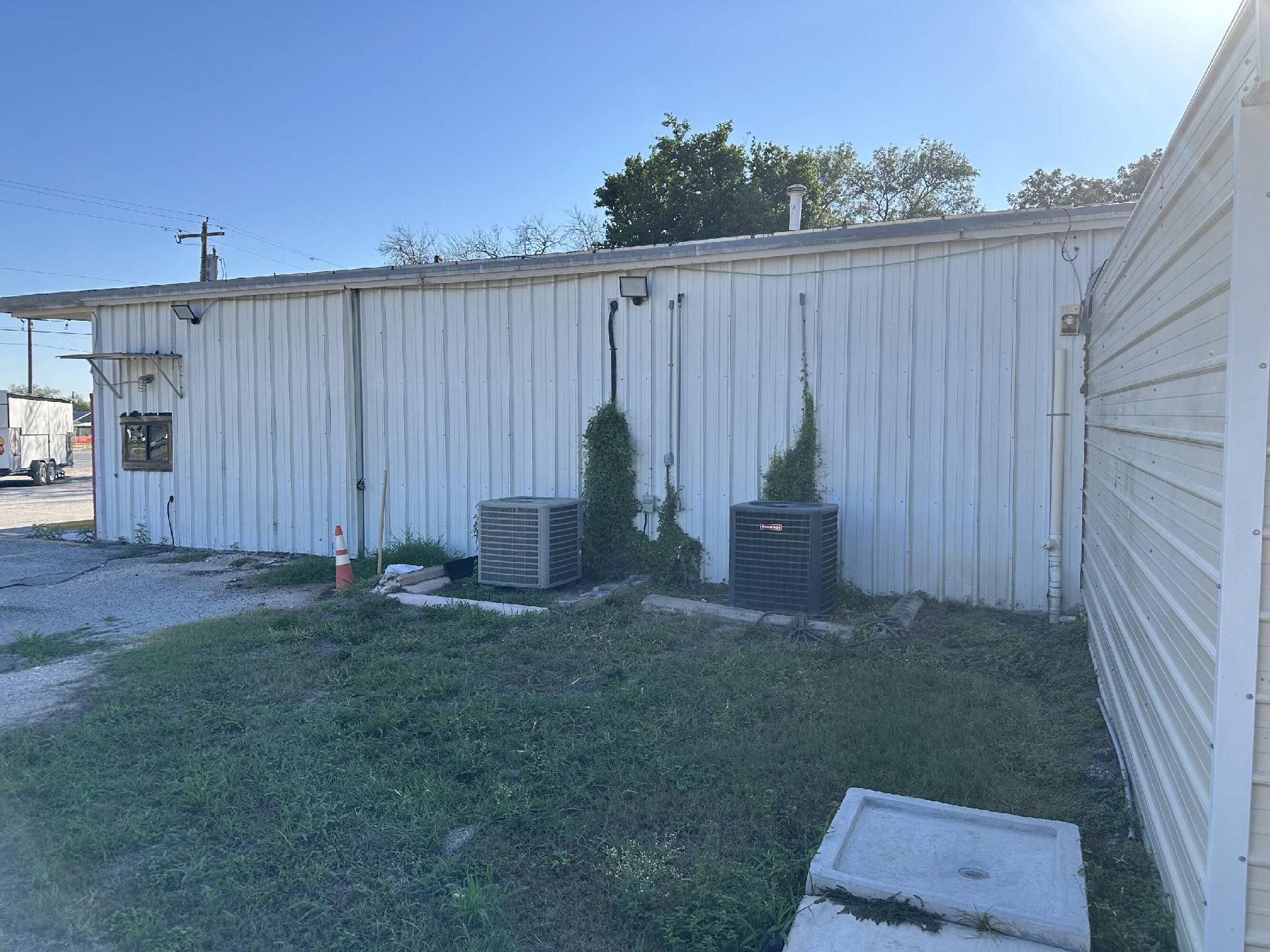 806 East Gravis Property Photo 18