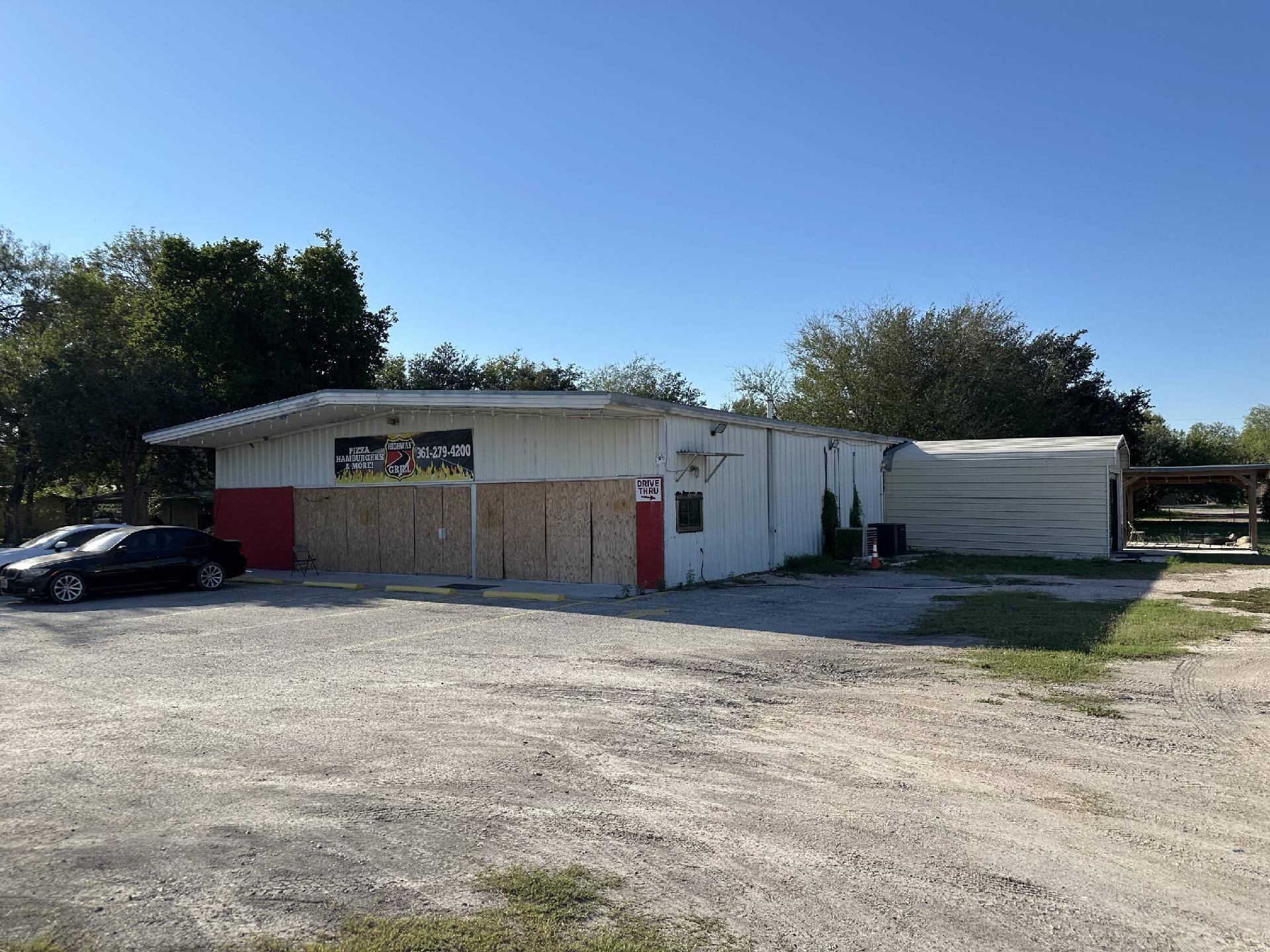 806 East Gravis Property Photo 19