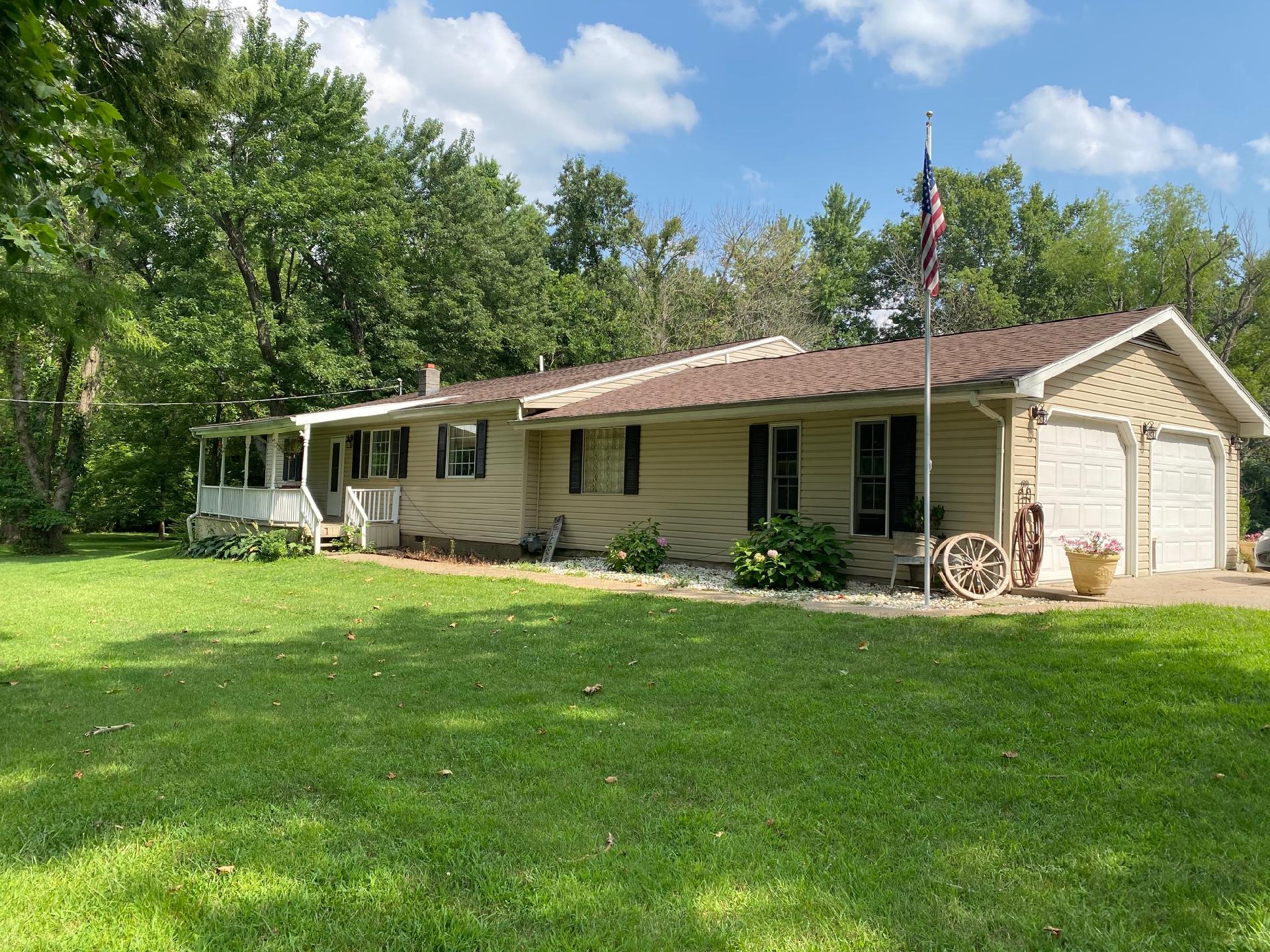 1305 E Grand Avenue Property Photo