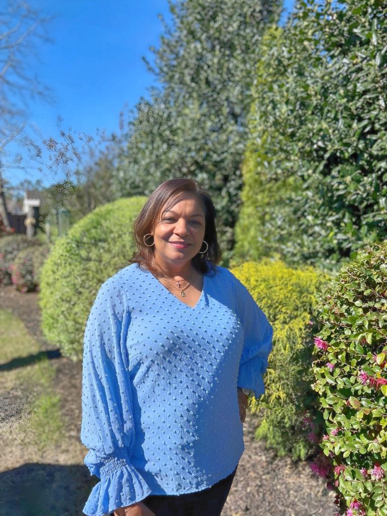 Sandra Lewis Profile Photo