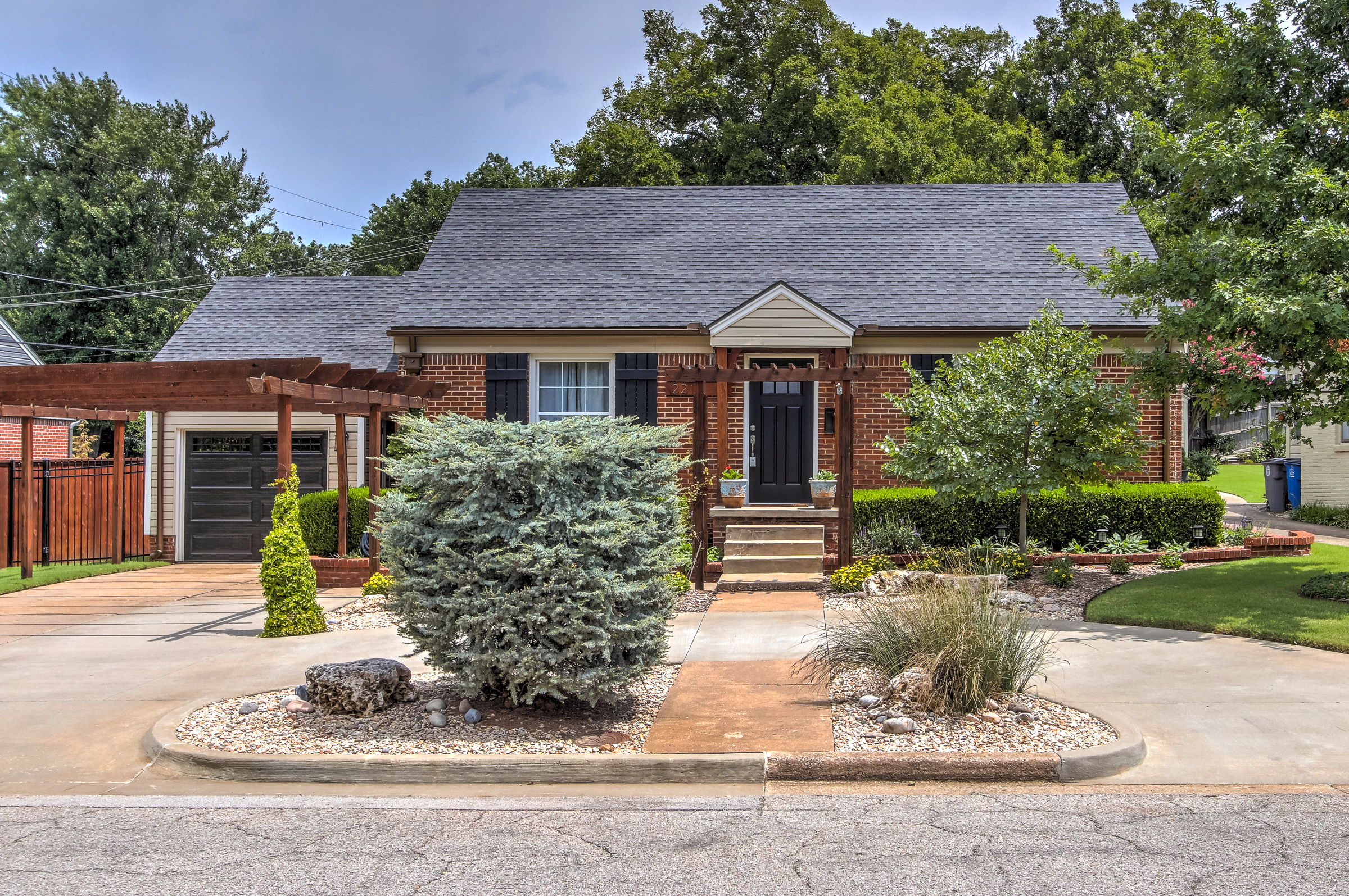 2215 S Florence Avenue Property Photo 1