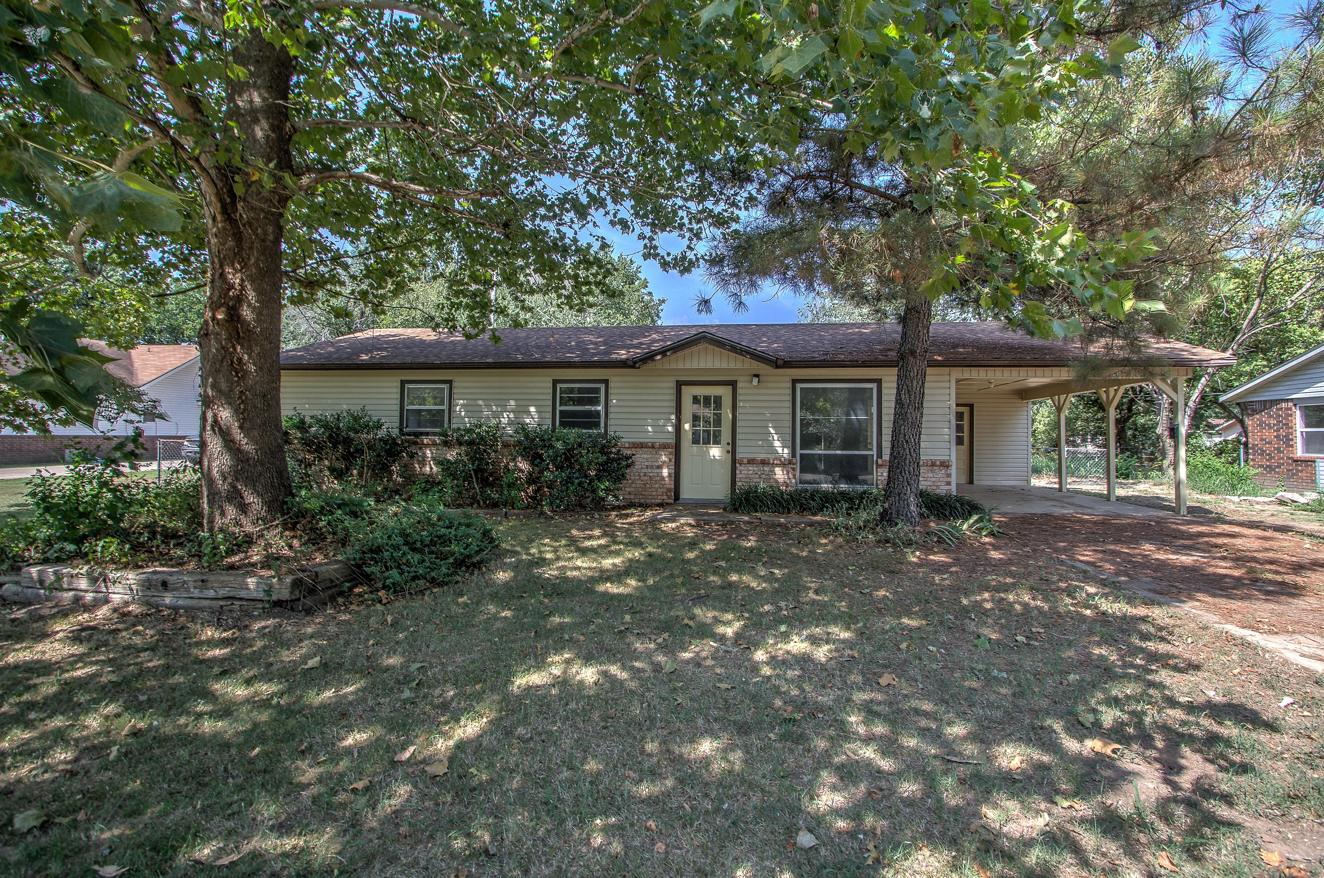 1214 N Taft Avenue Property Photo 1