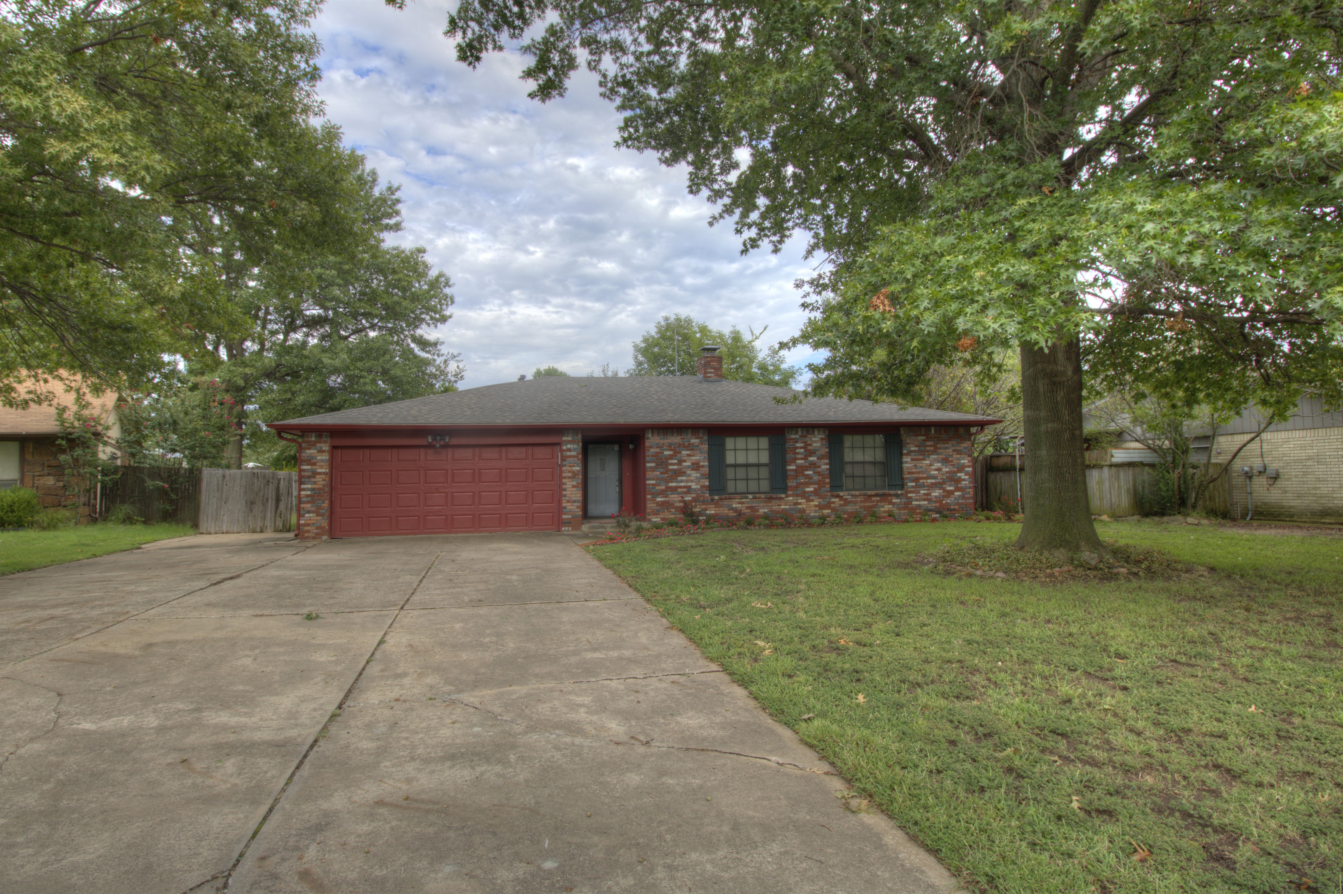 105 S Indianwood Avenue Property Photo 1