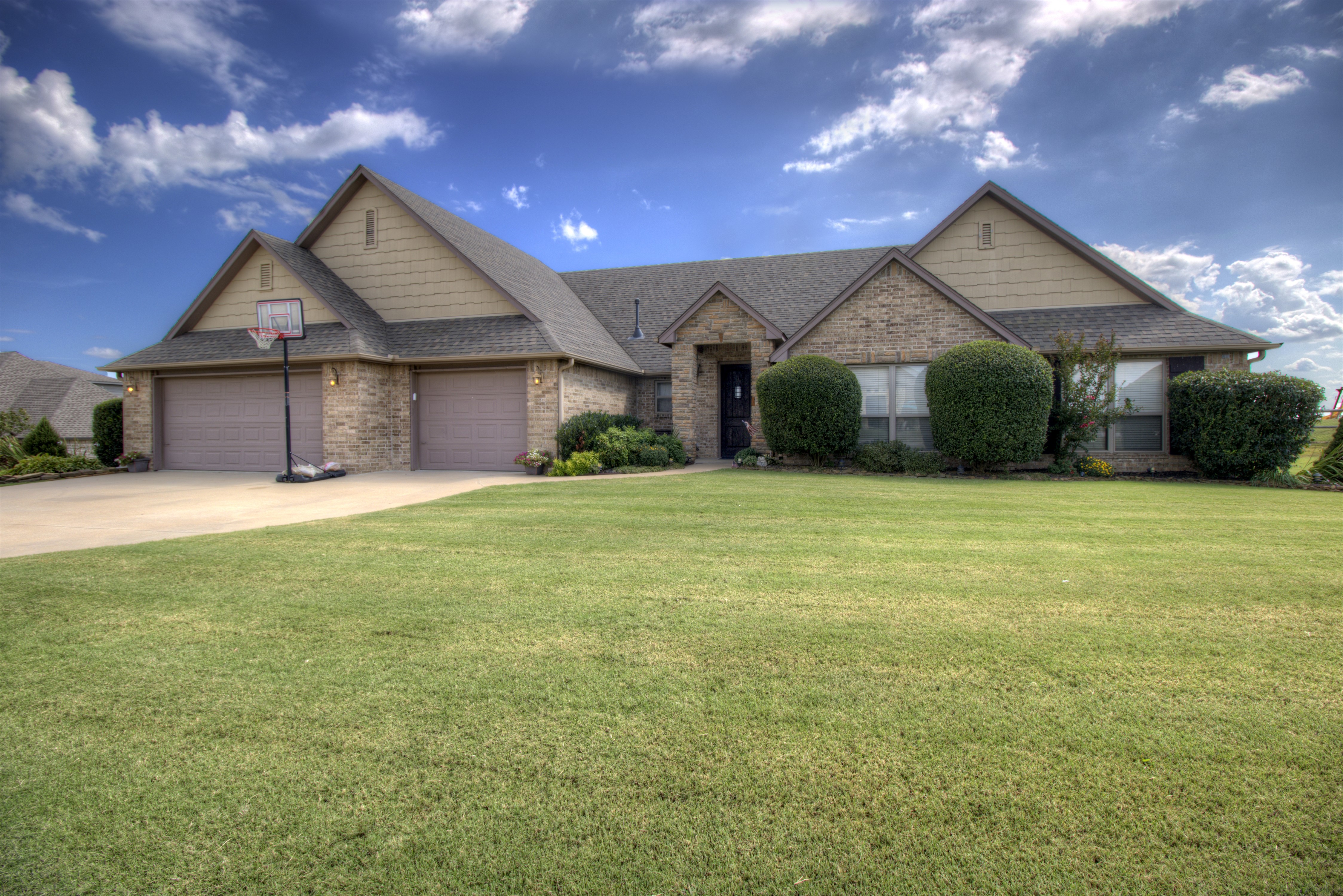 4806 Breeze Drive Property Photo 1