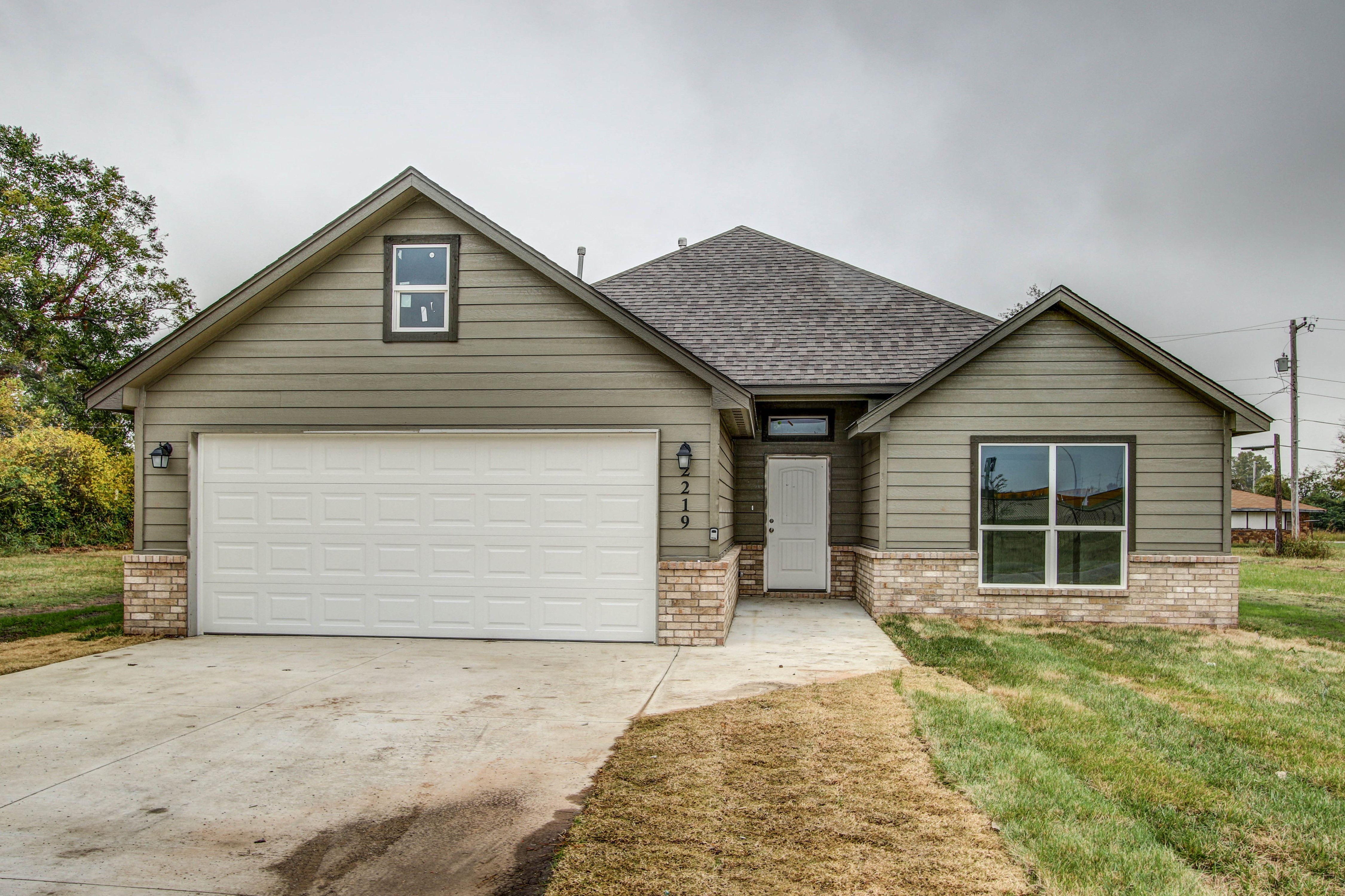 2219 31st Place Property Photo 1