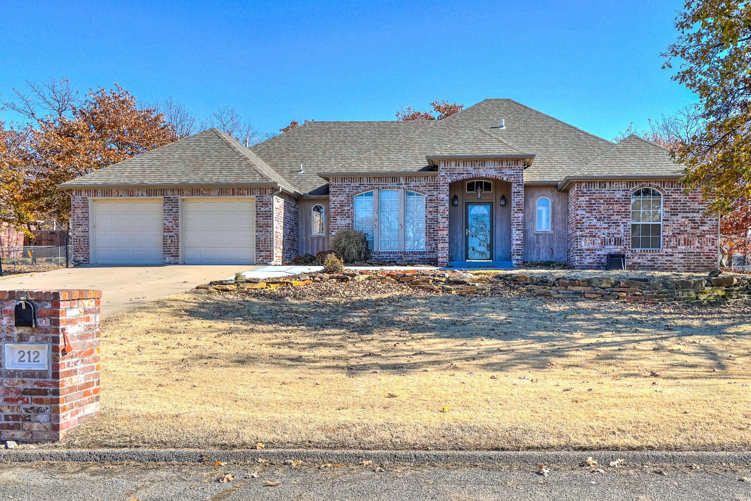 212 Craven Drive Property Photo 1