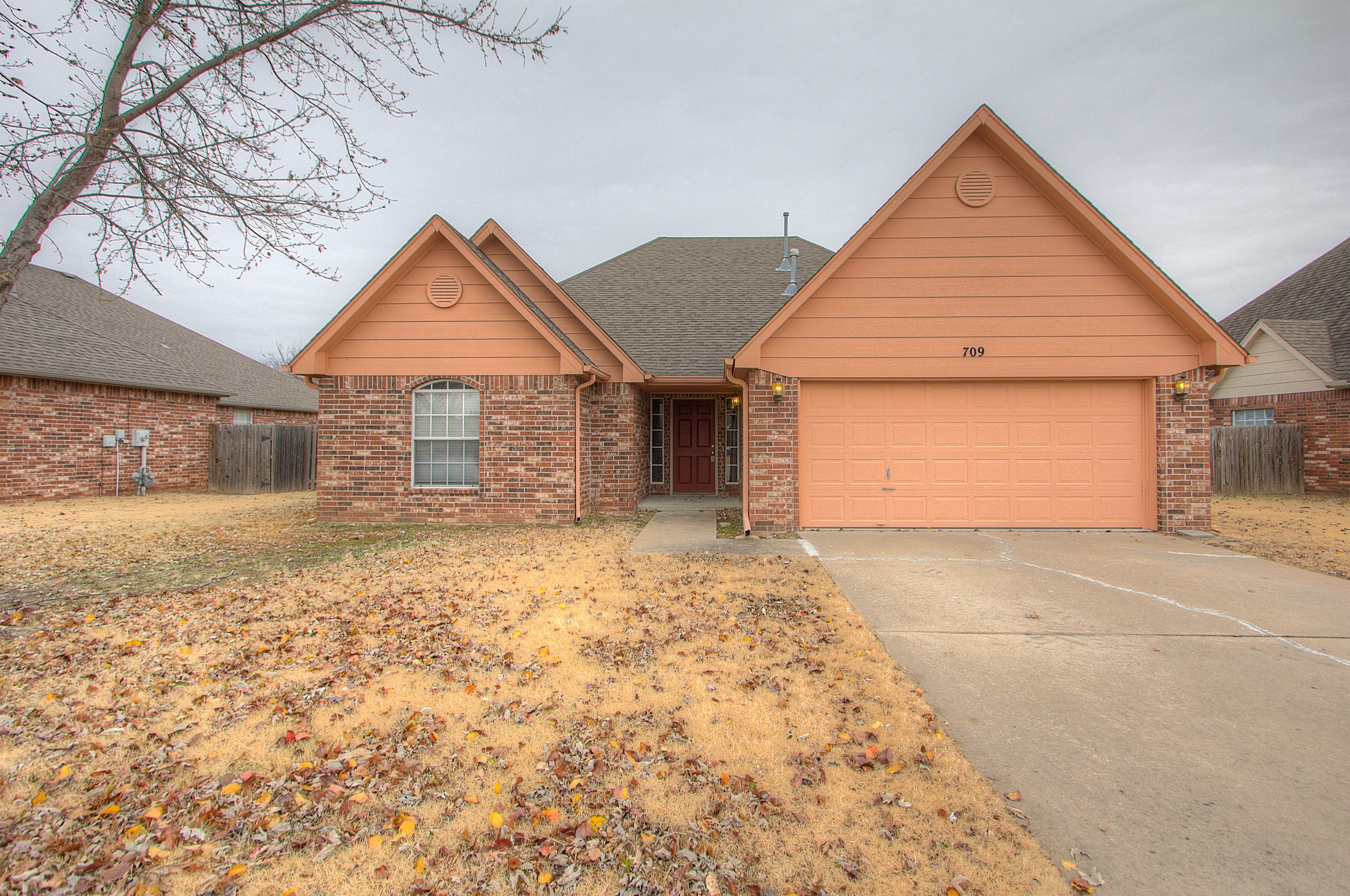 709 N Willow Avenue Property Photo 1