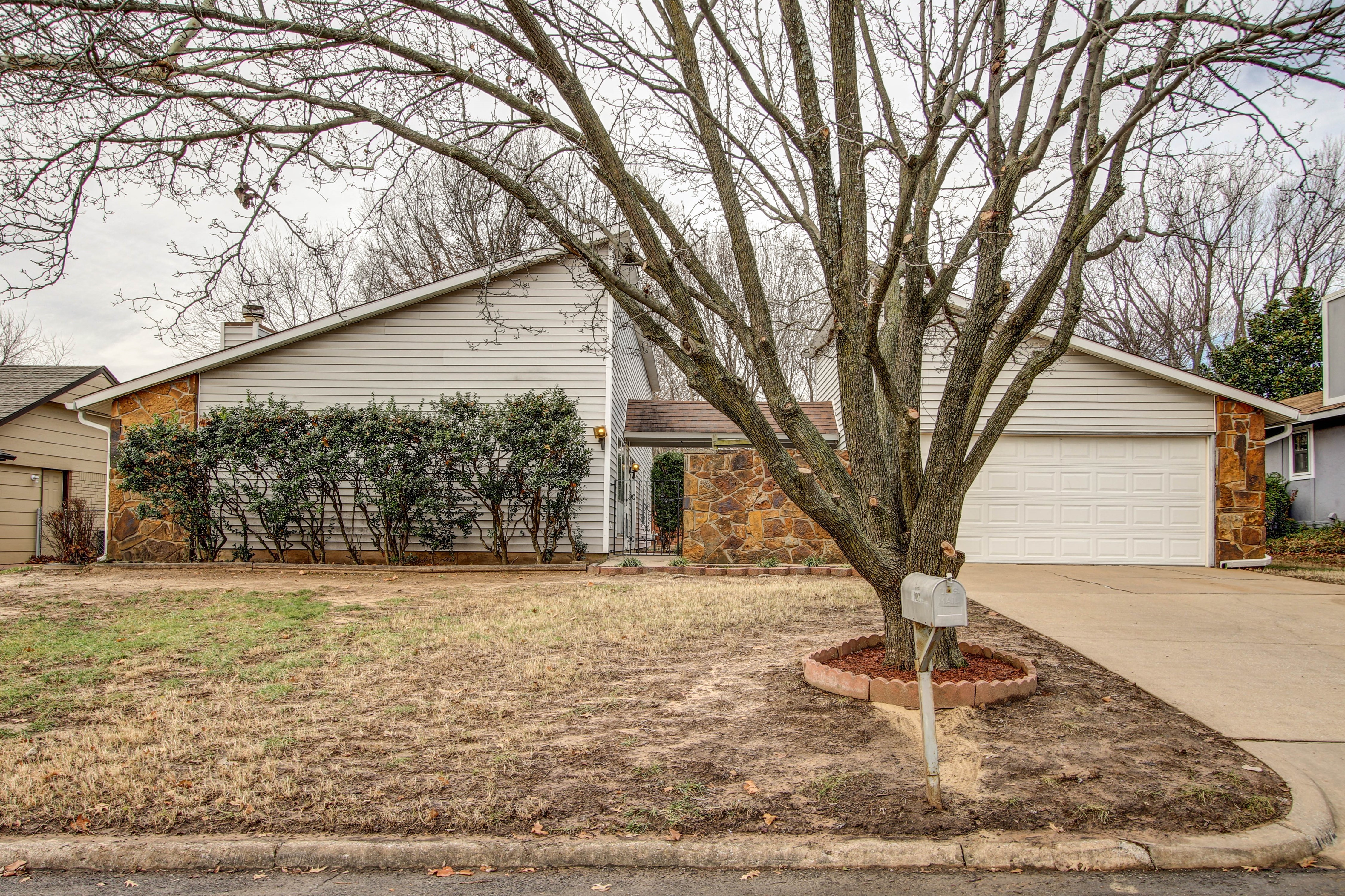 4012 S Cedar Avenue Property Photo 1
