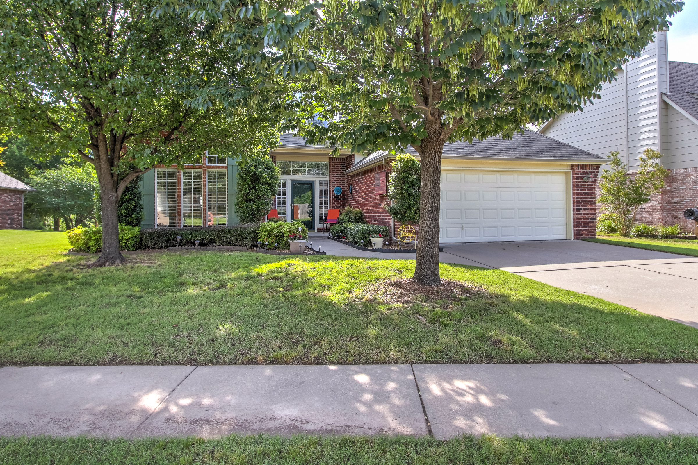 809 N Willow Avenue Property Photo 1
