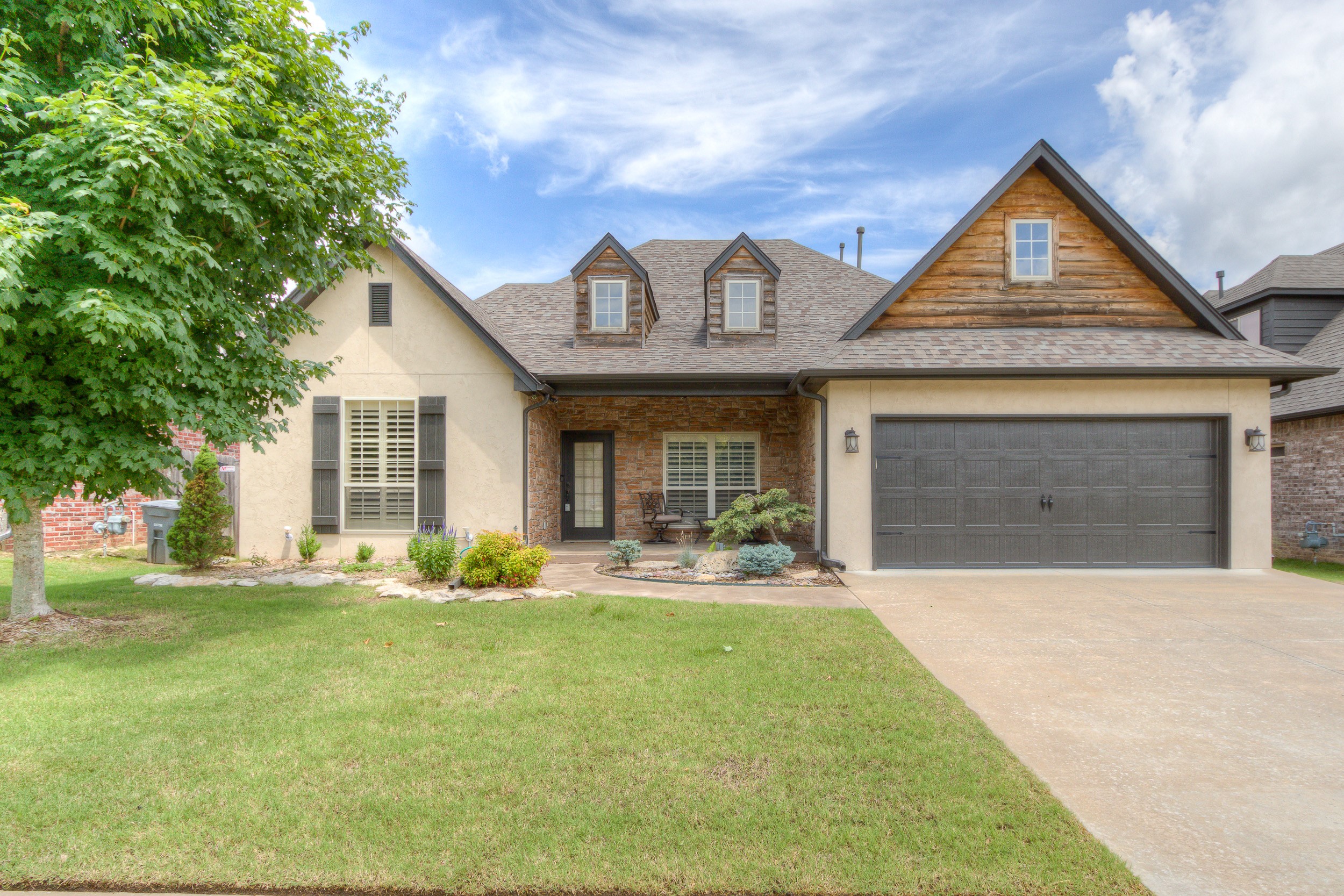 2717 E 140th Place Property Photo 1