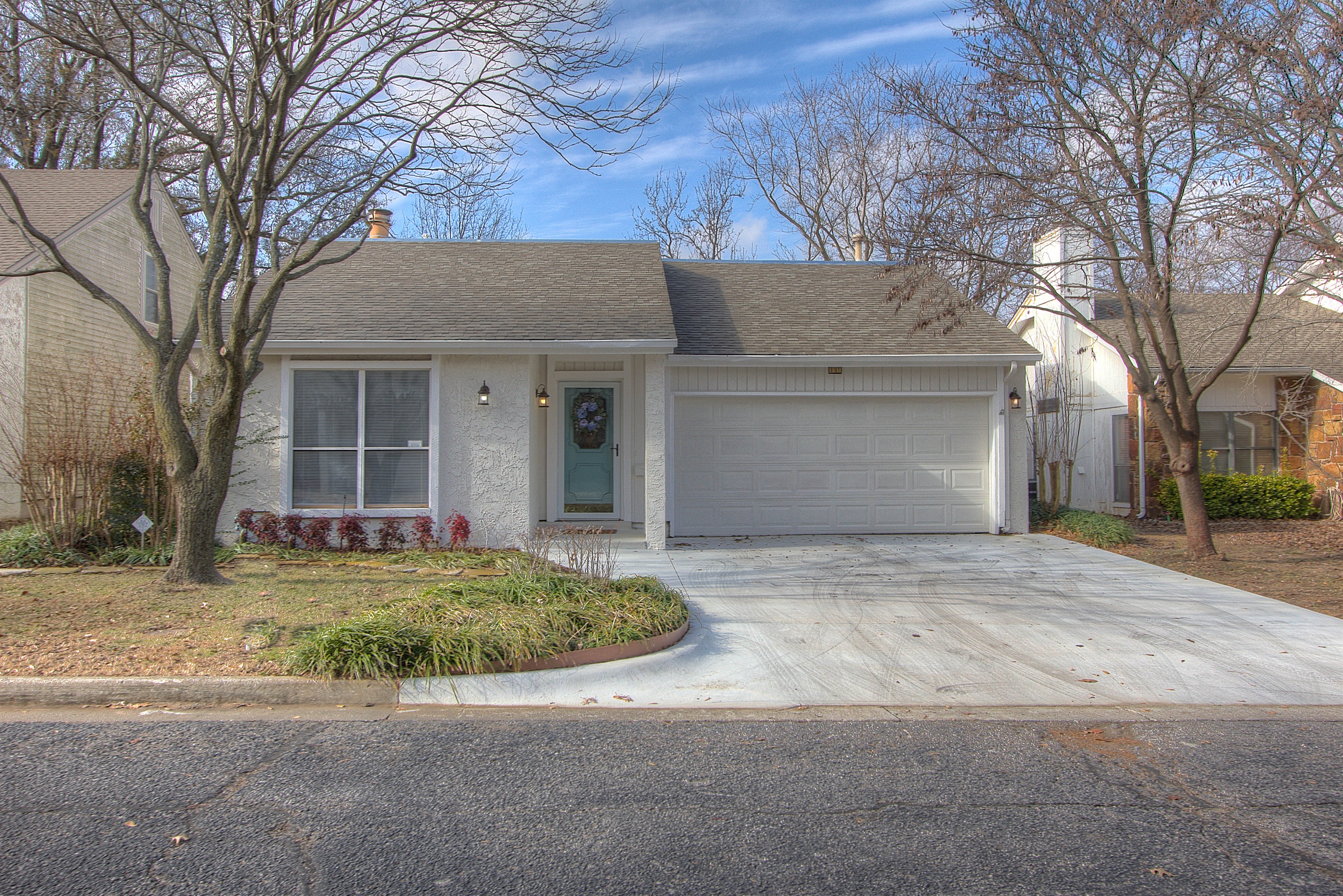 8162 S Jamestown Avenue Property Photo 1
