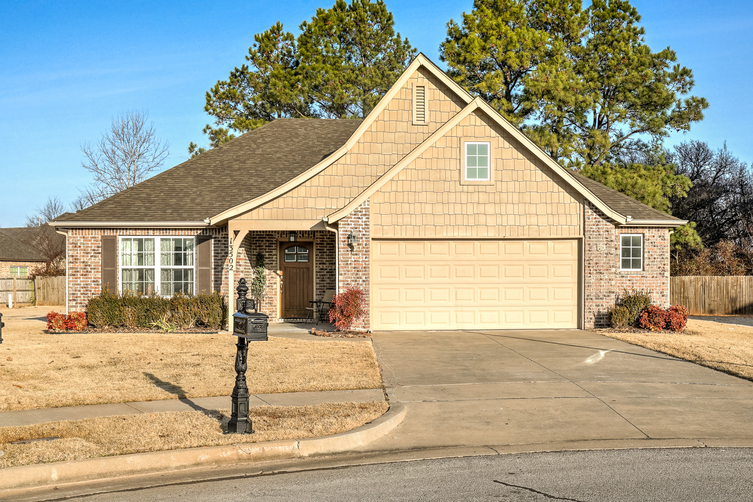 13502 S Poplar Place Property Photo 1