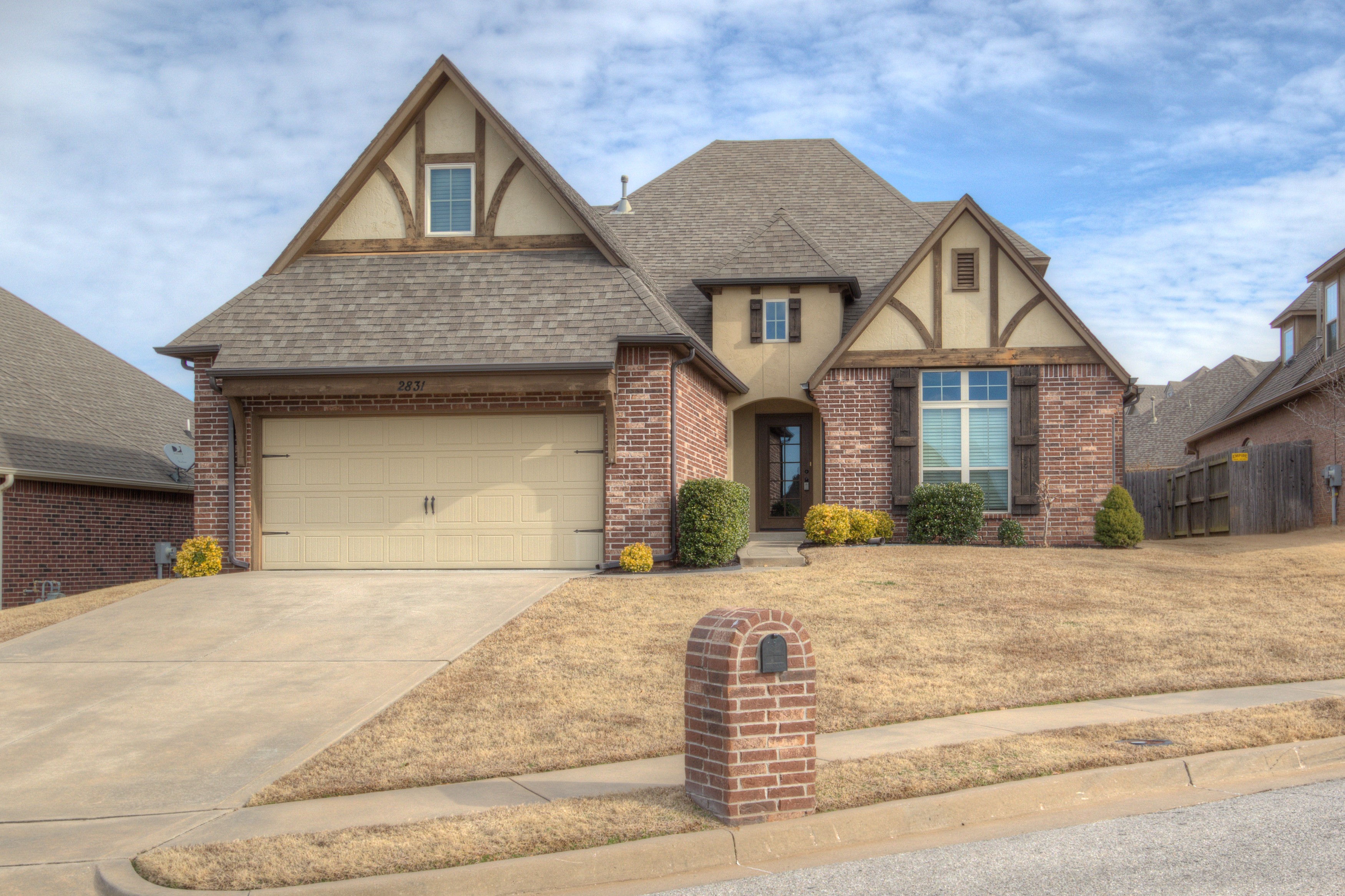 2831 N Ironwood Court Property Photo 1