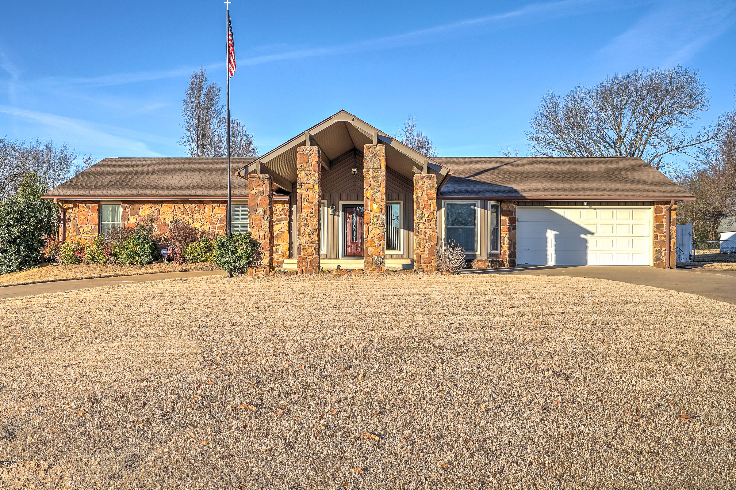 2605 Raintree Circle Property Photo 1