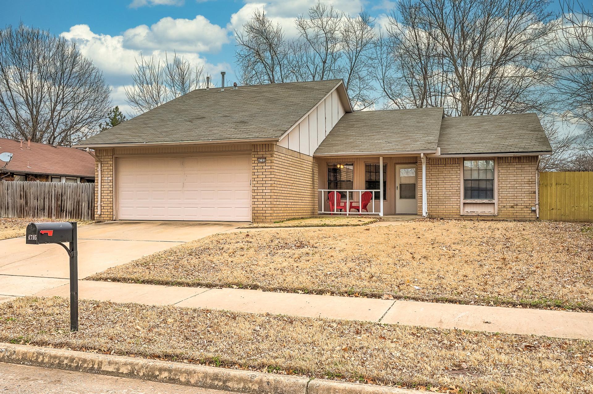 4705 S Maple Avenue Property Photo 1