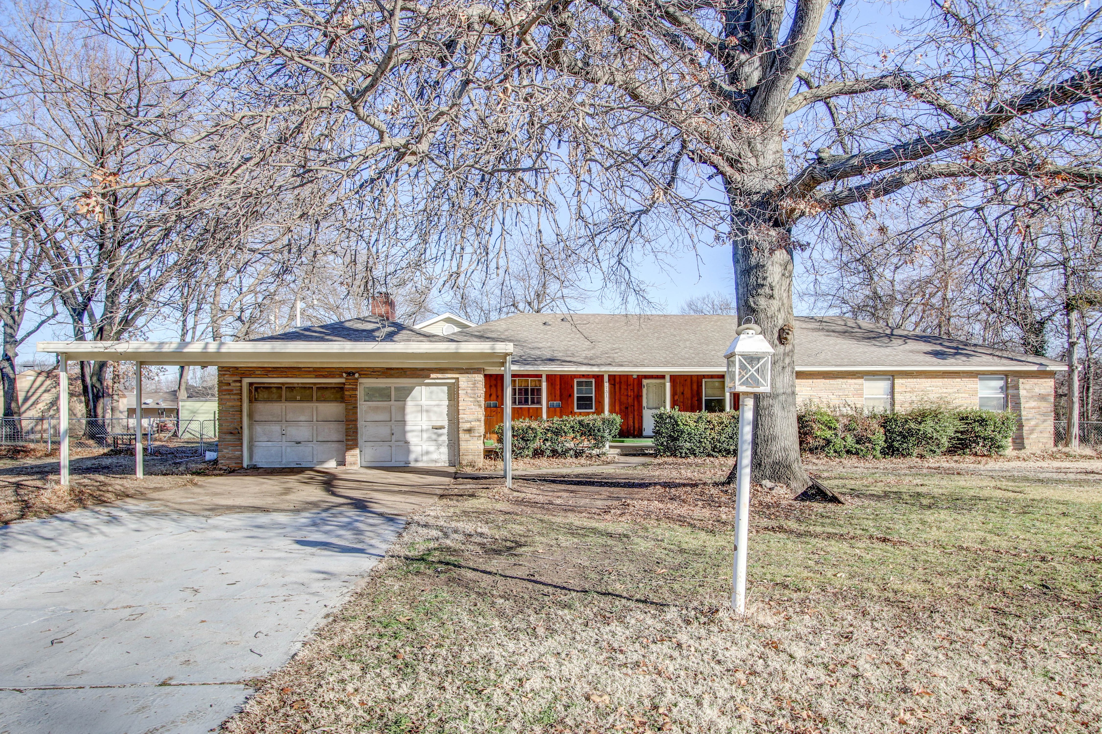 5731 E 5th Street Property Photo 1