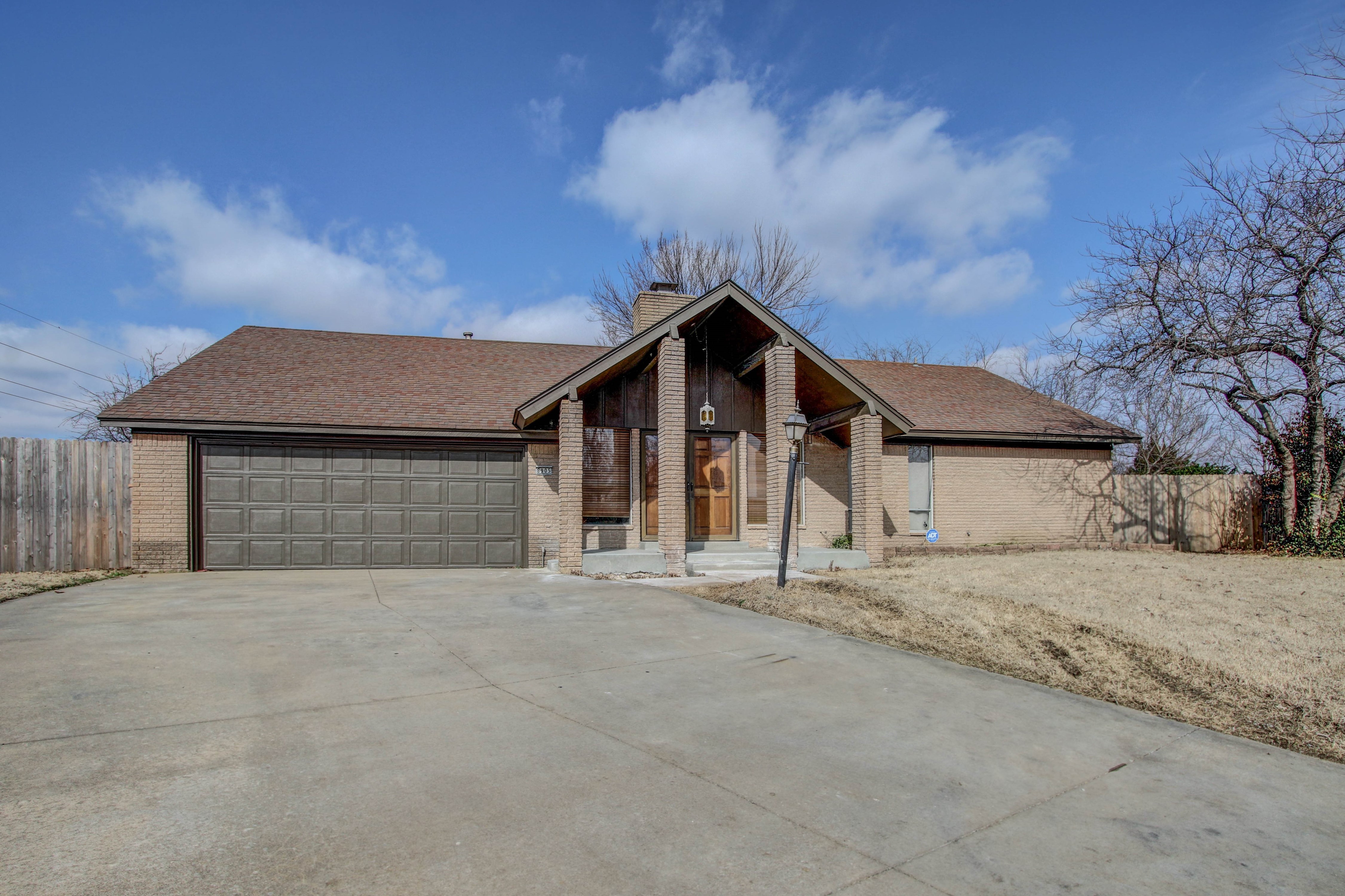 8905 E 49th Street Property Photo 1