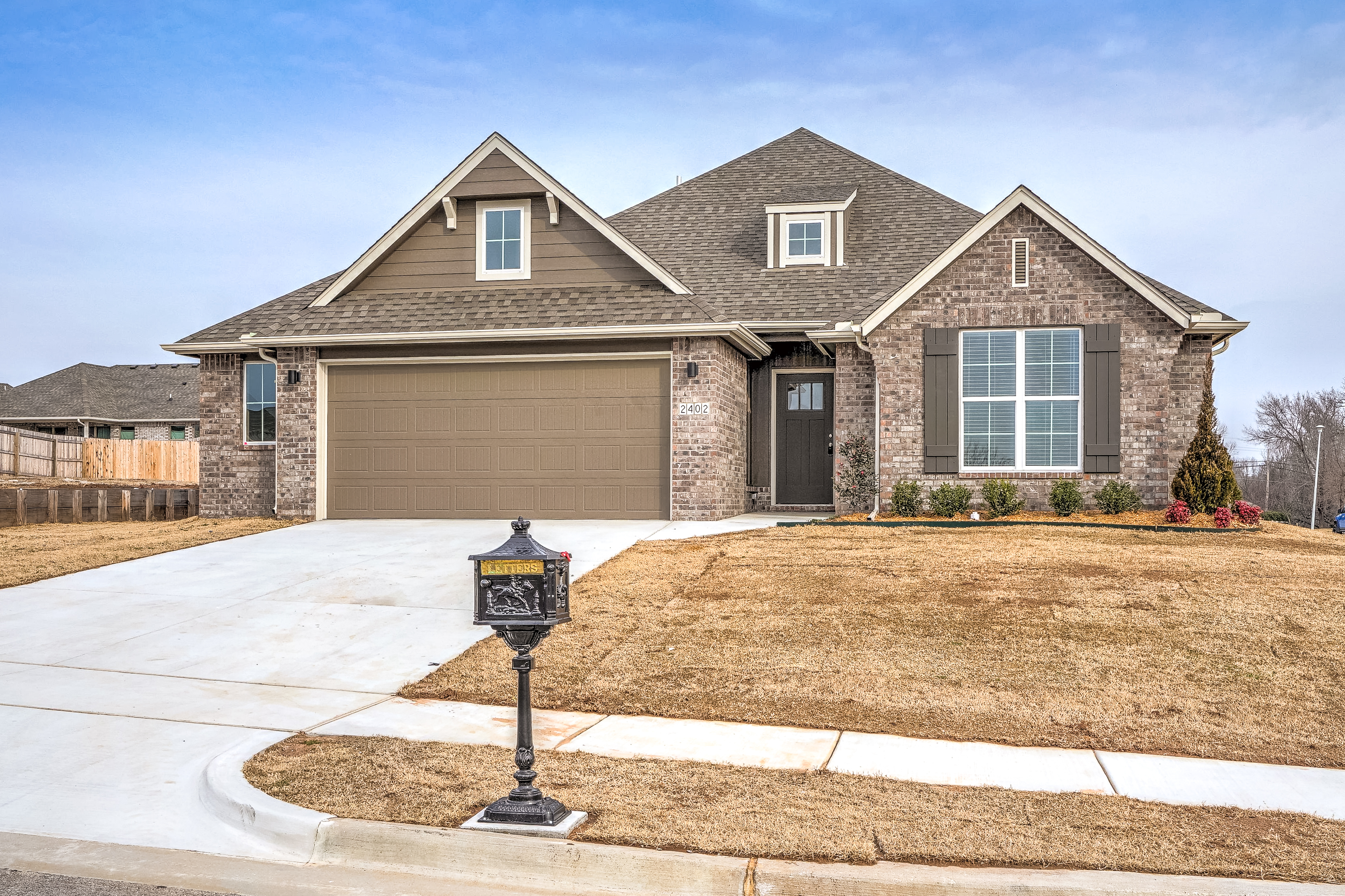 2402 W Little Rock Court Property Photo 1