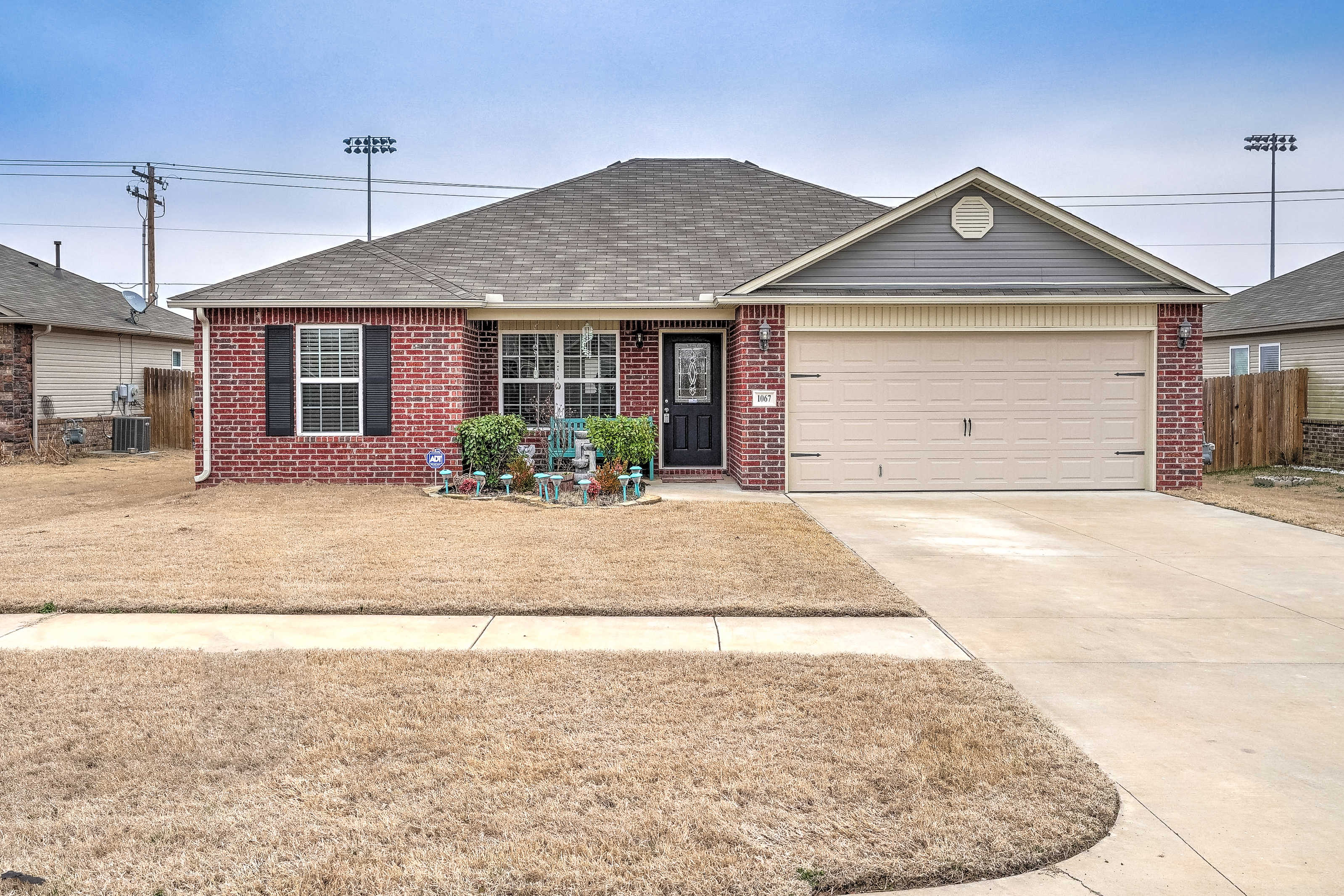 1067 Gunner Loop Property Photo 1