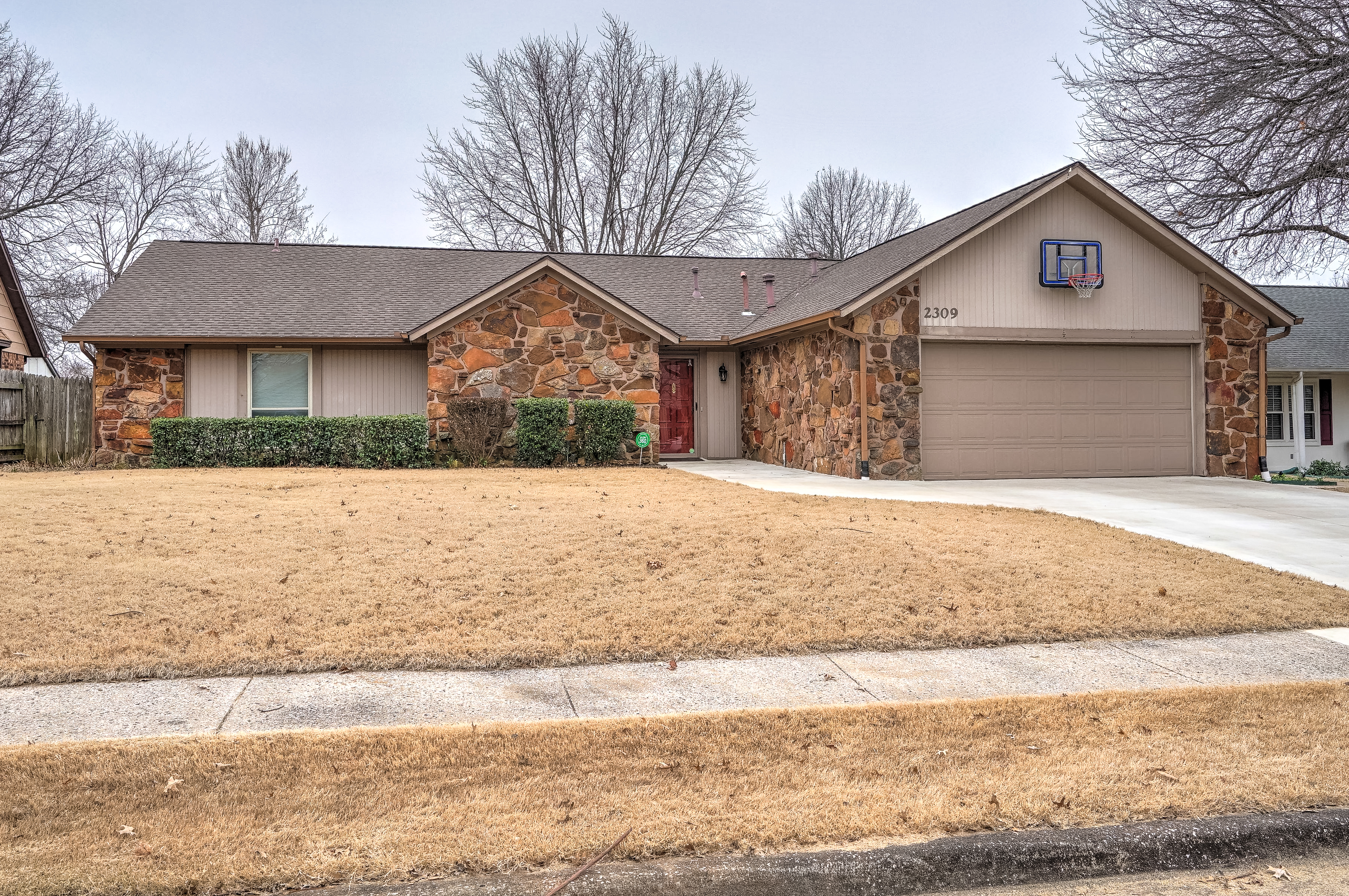 2309 W Knoxville Street Property Photo 1