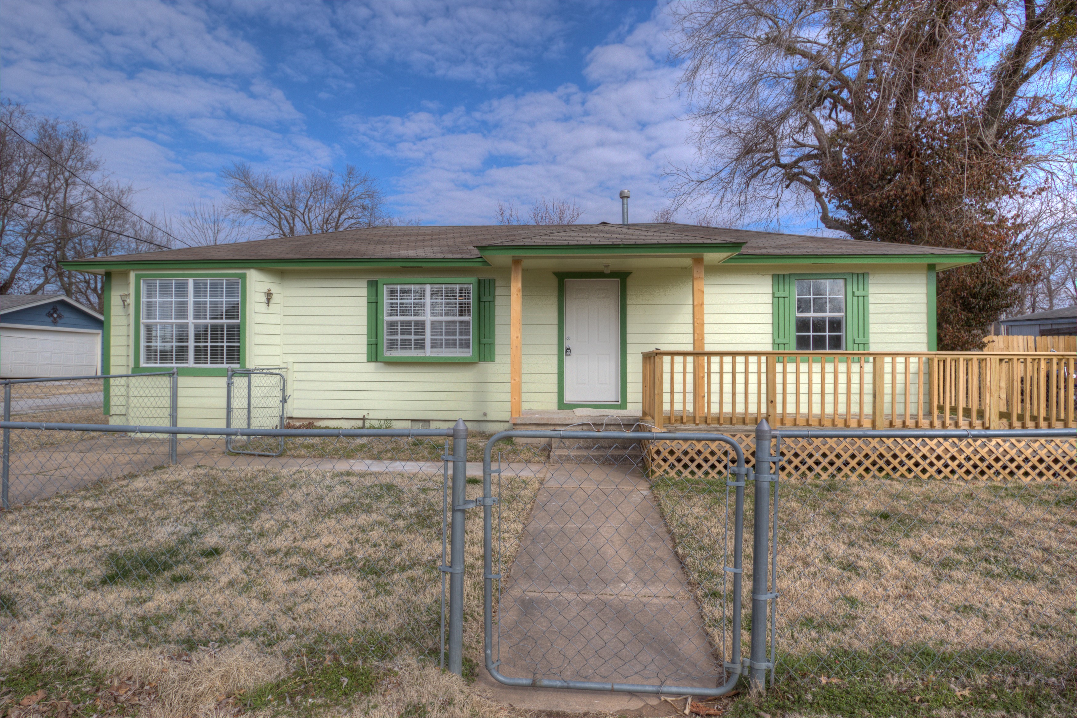 213 W Magnolia Street Property Photo 1