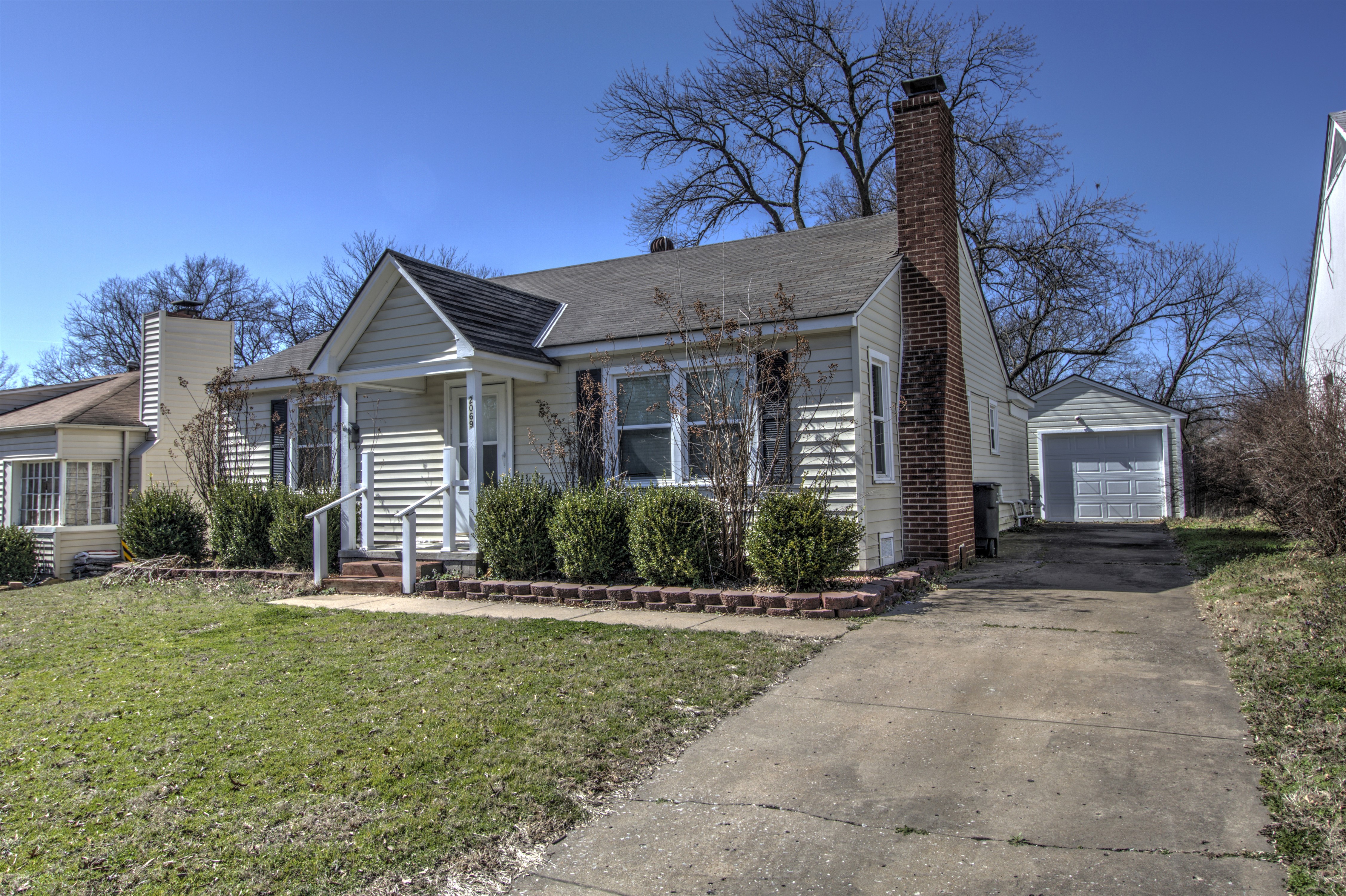 2069 S Osage Avenue Property Photo 1