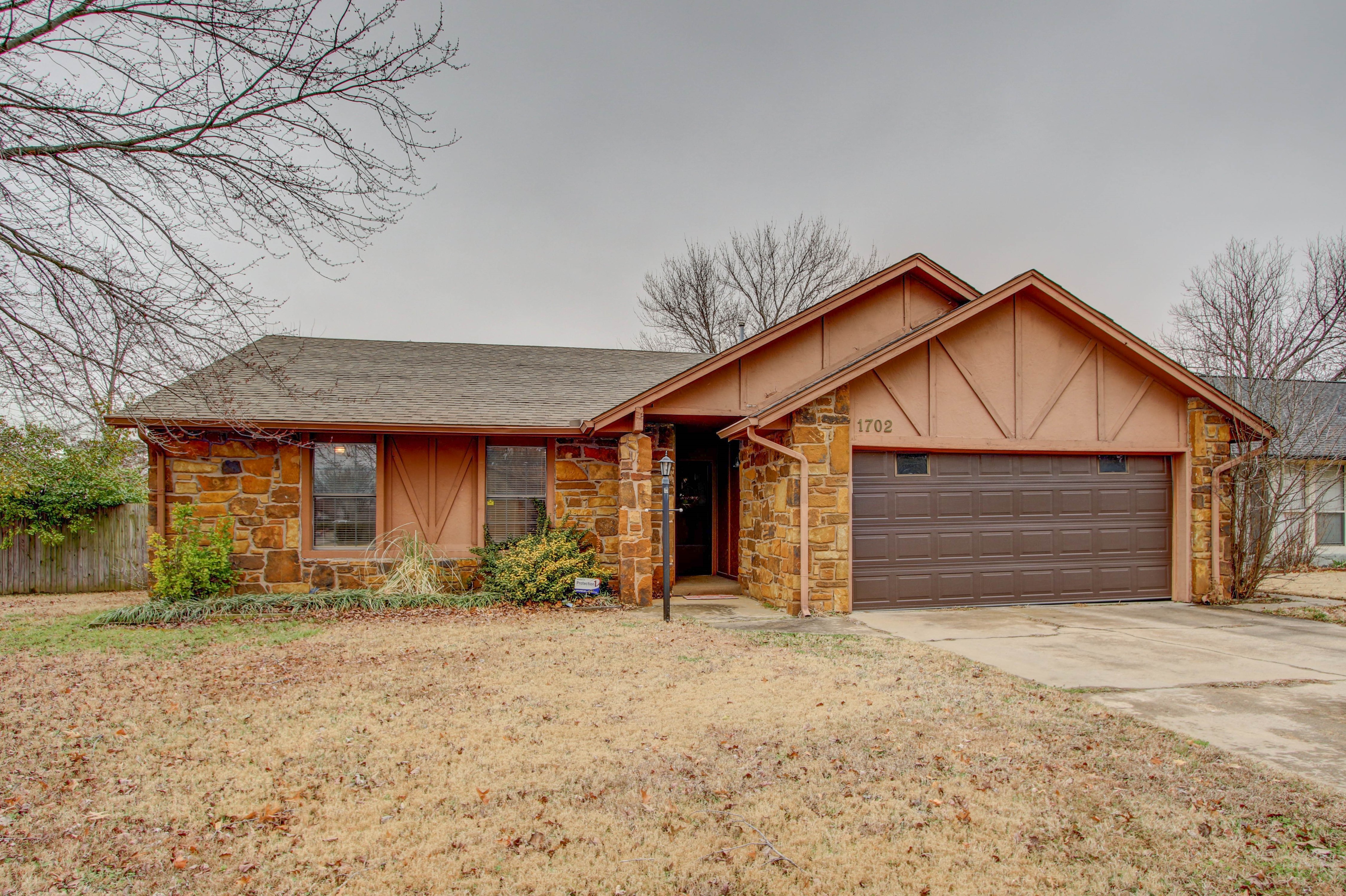 1702 N Aster Place Property Photo 1