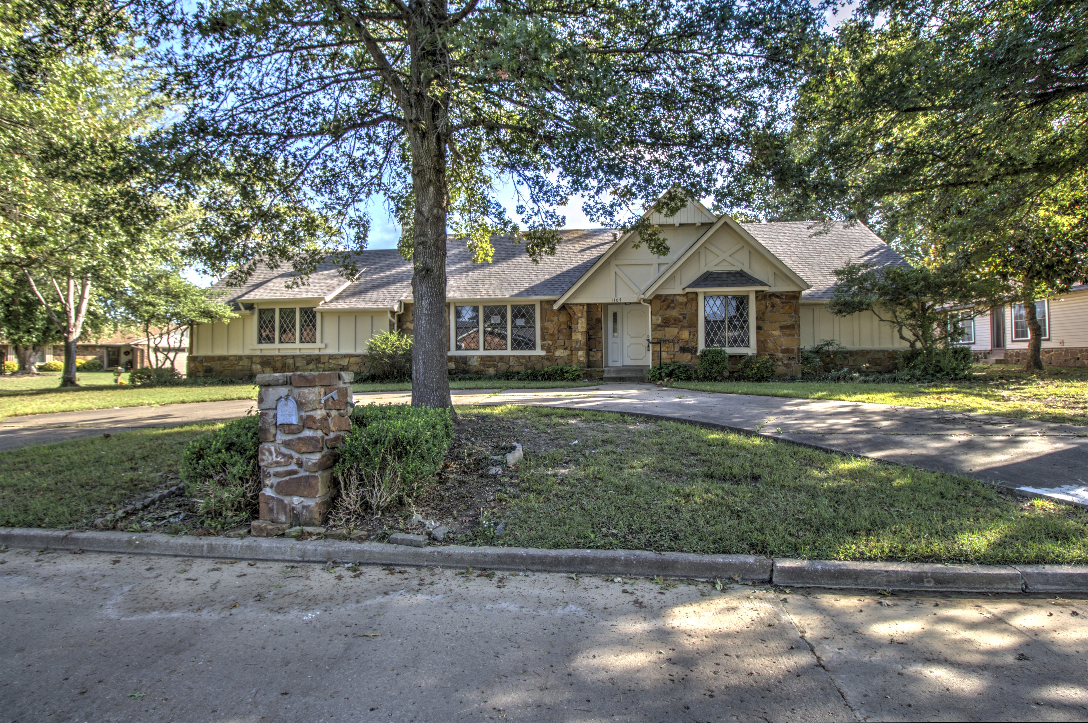 1107 W 20th Street Property Photo
