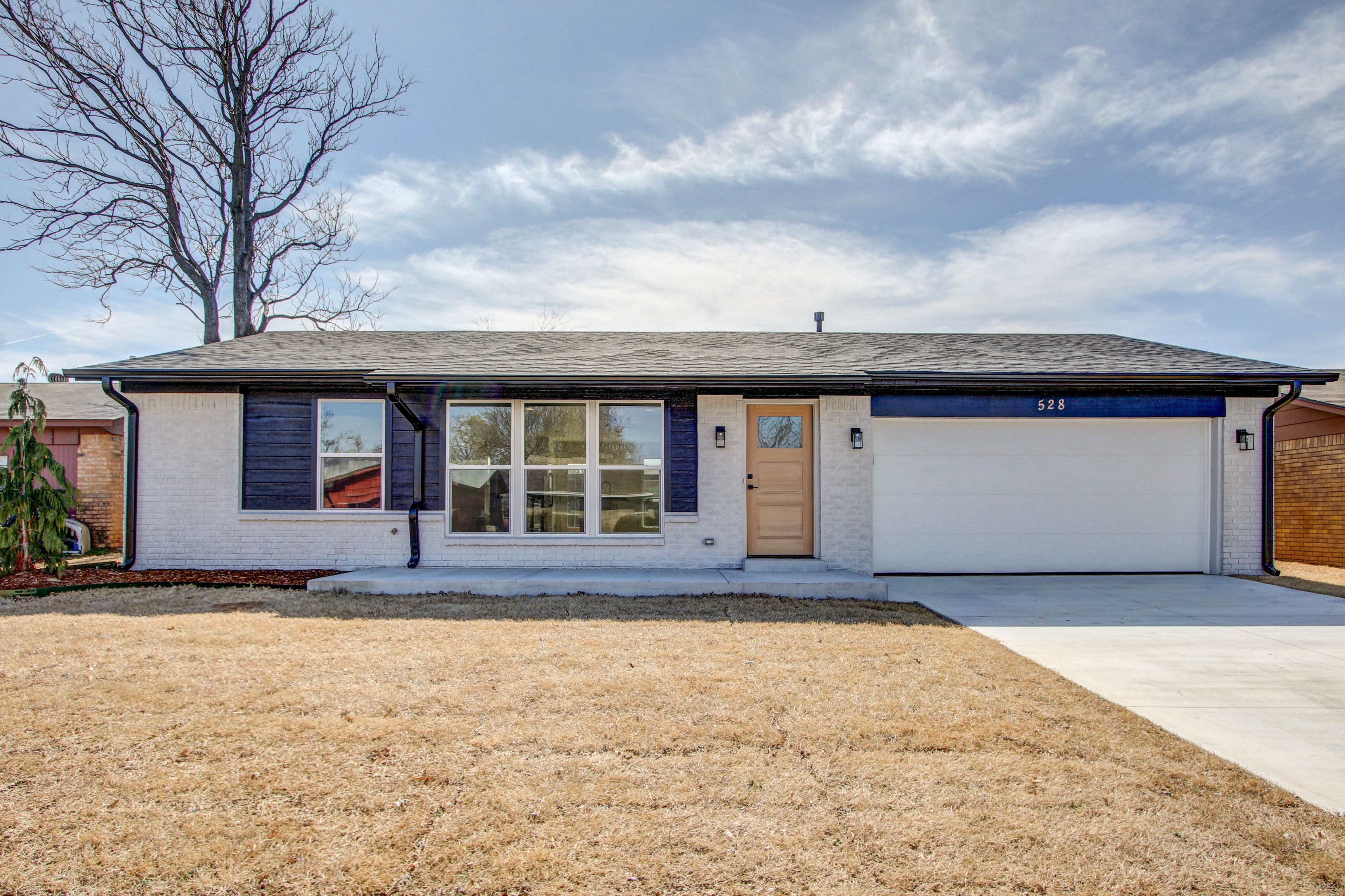 528 W C. Street Property Photo 1