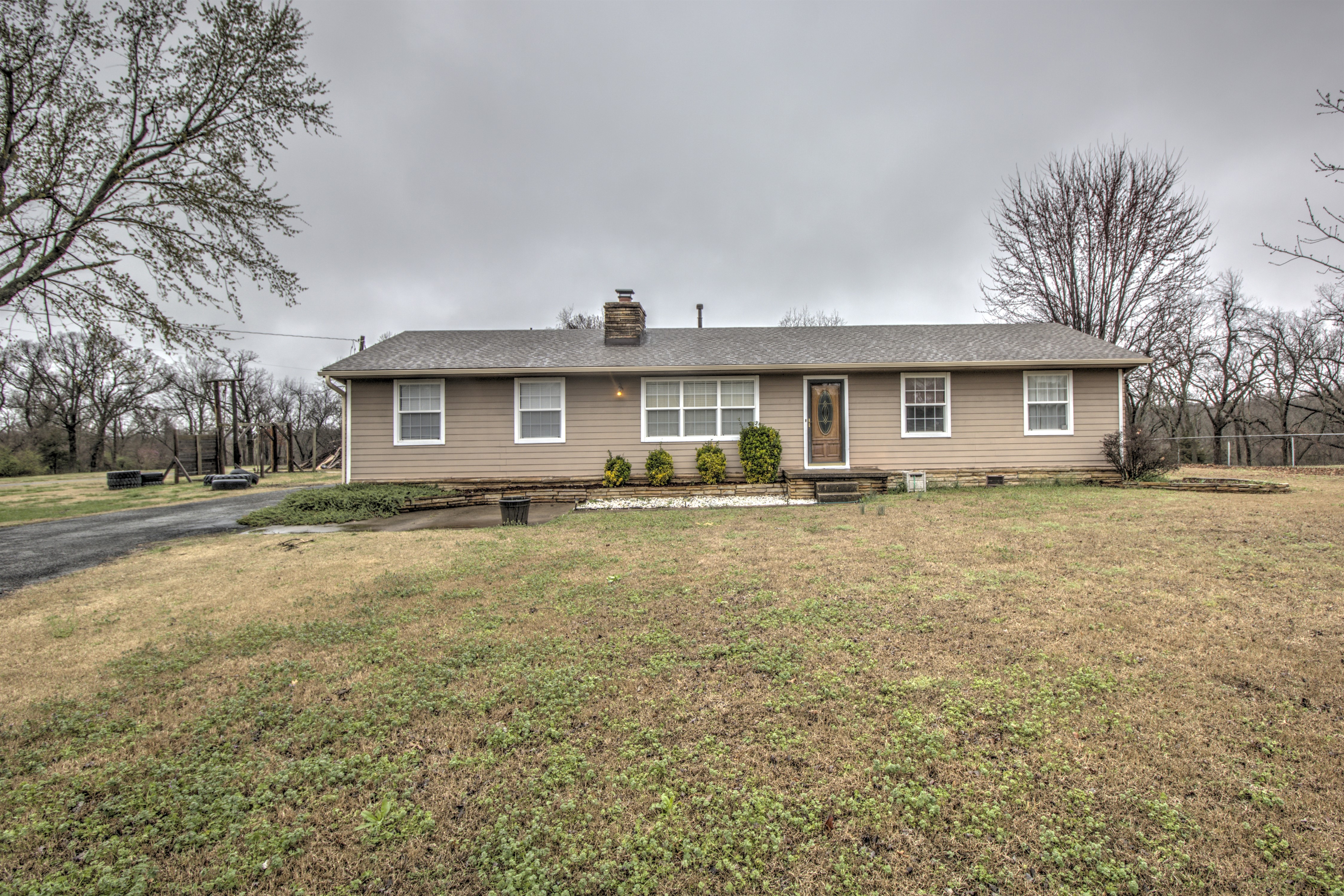 13689 E 500 Road Property Photo 1