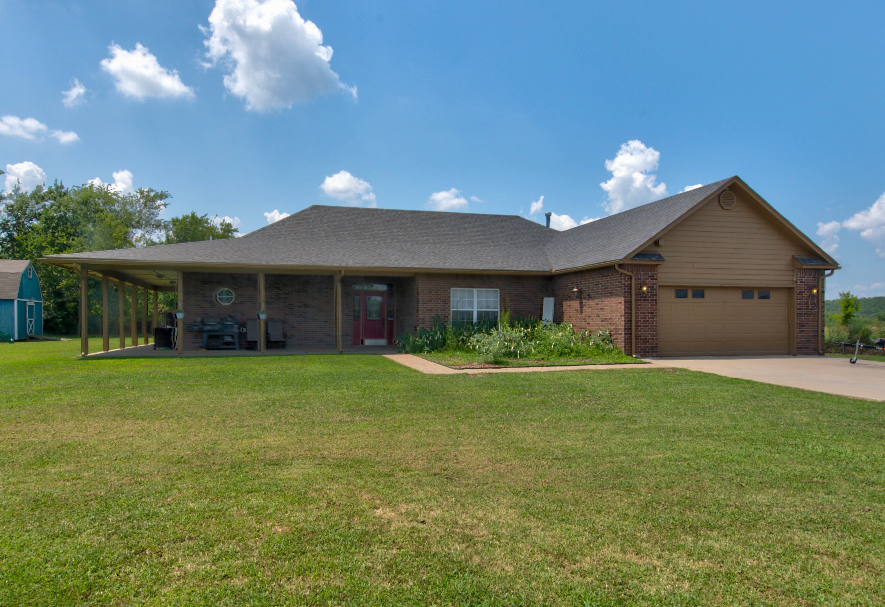 17850 Slick Road Property Photo 1