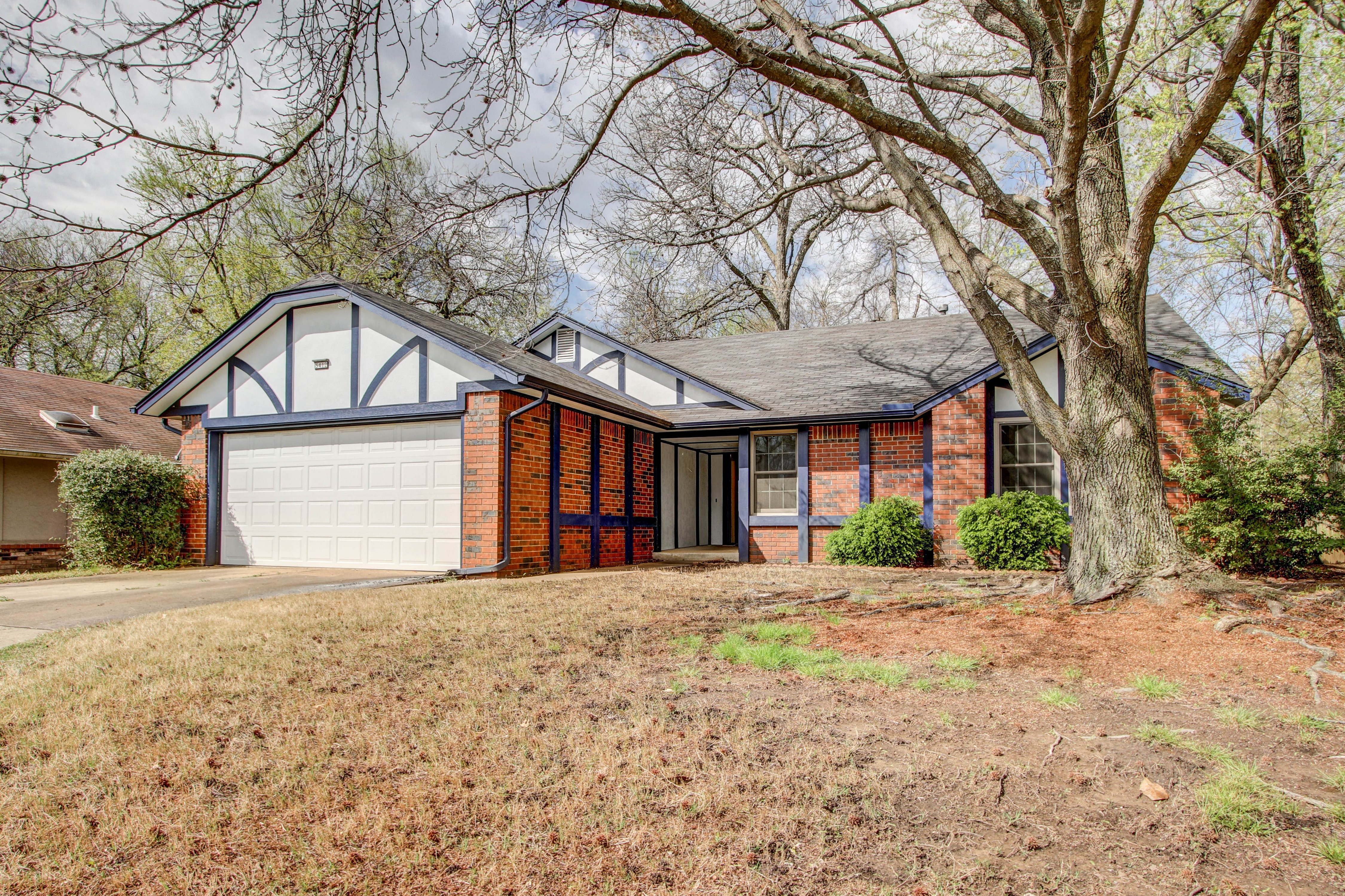 5412 S Hickory Avenue Property Photo 1
