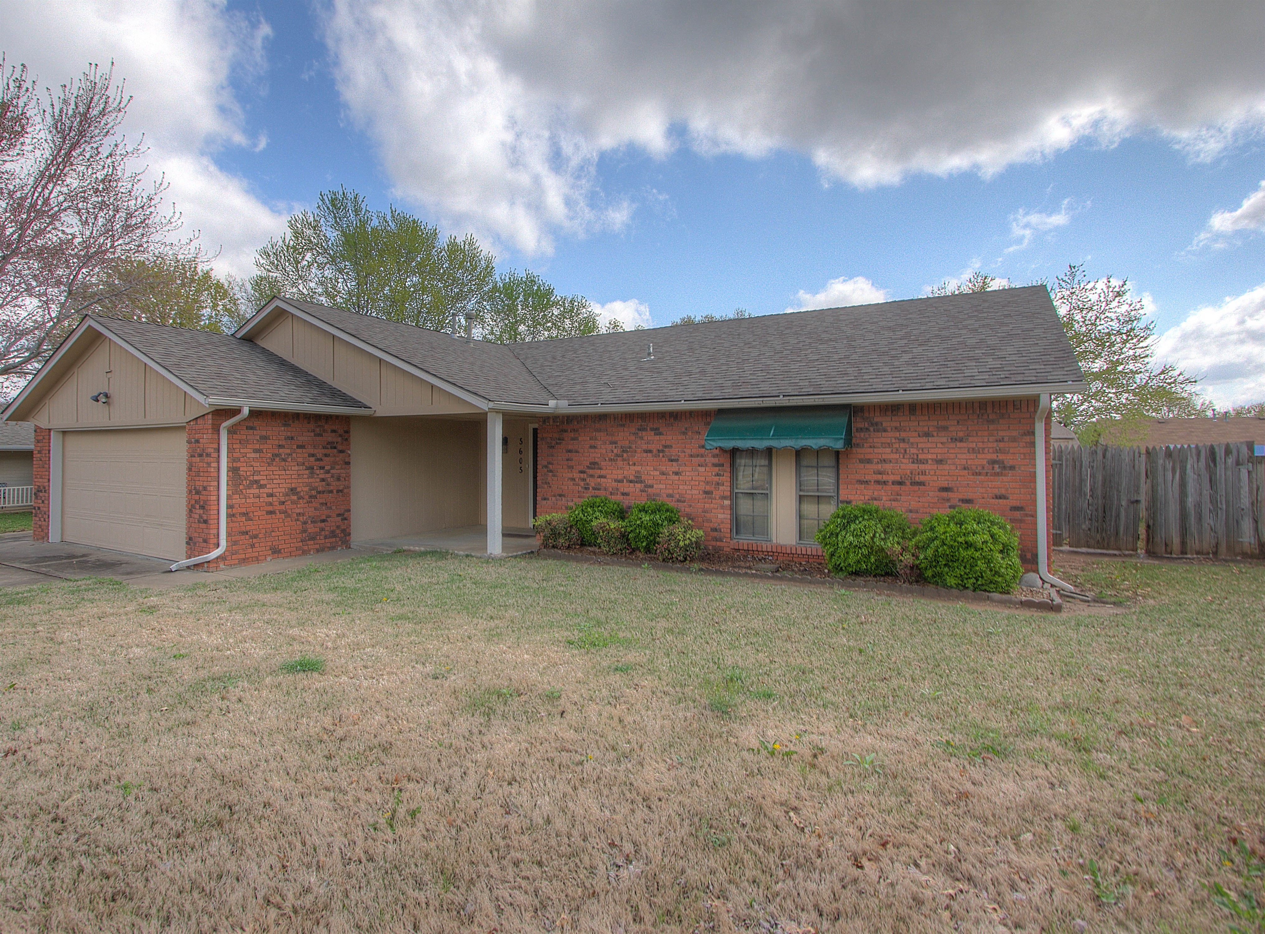 5605 S Birch Avenue Property Photo 1
