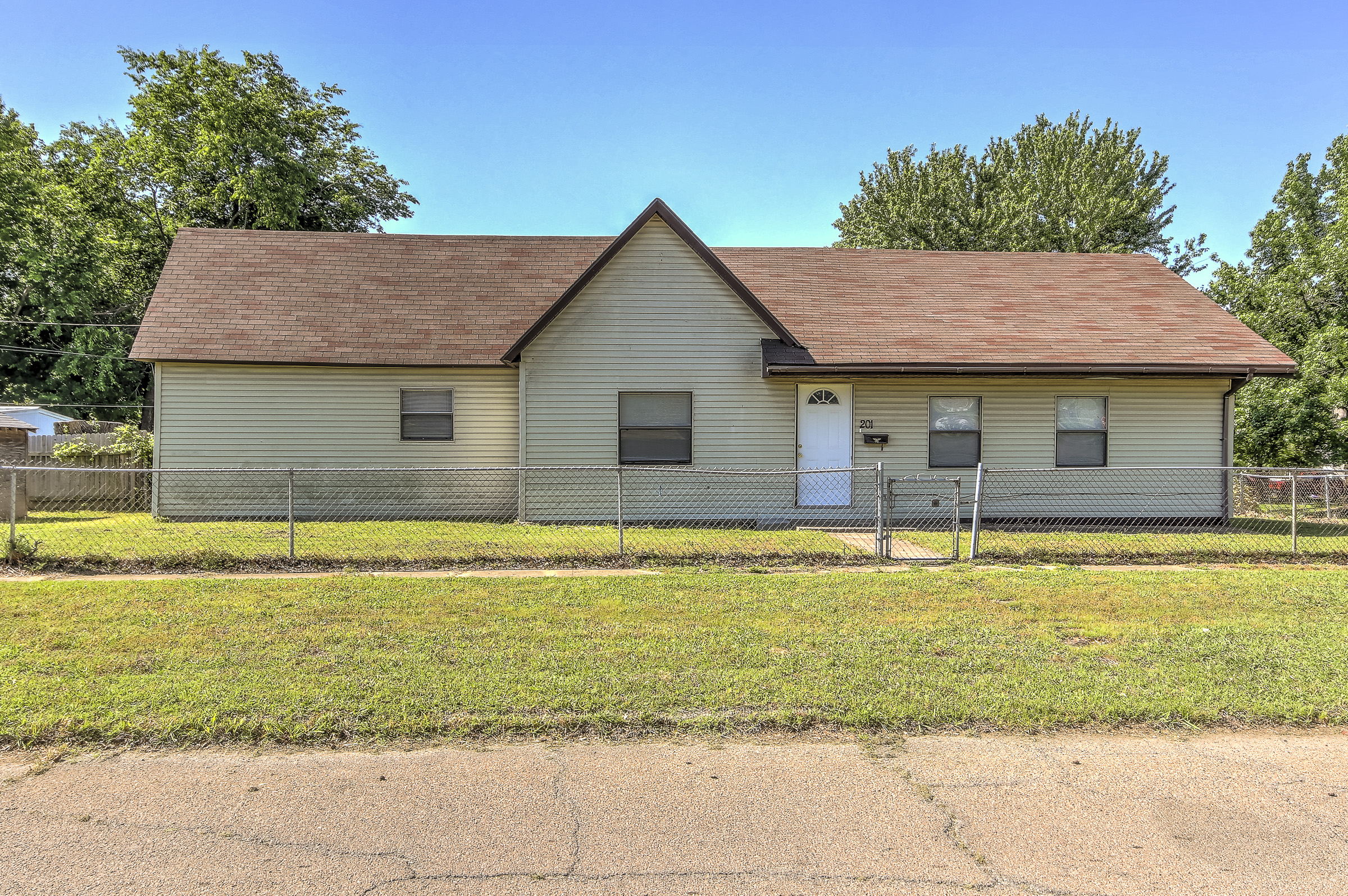 201 S Walnut Street Property Photo 1